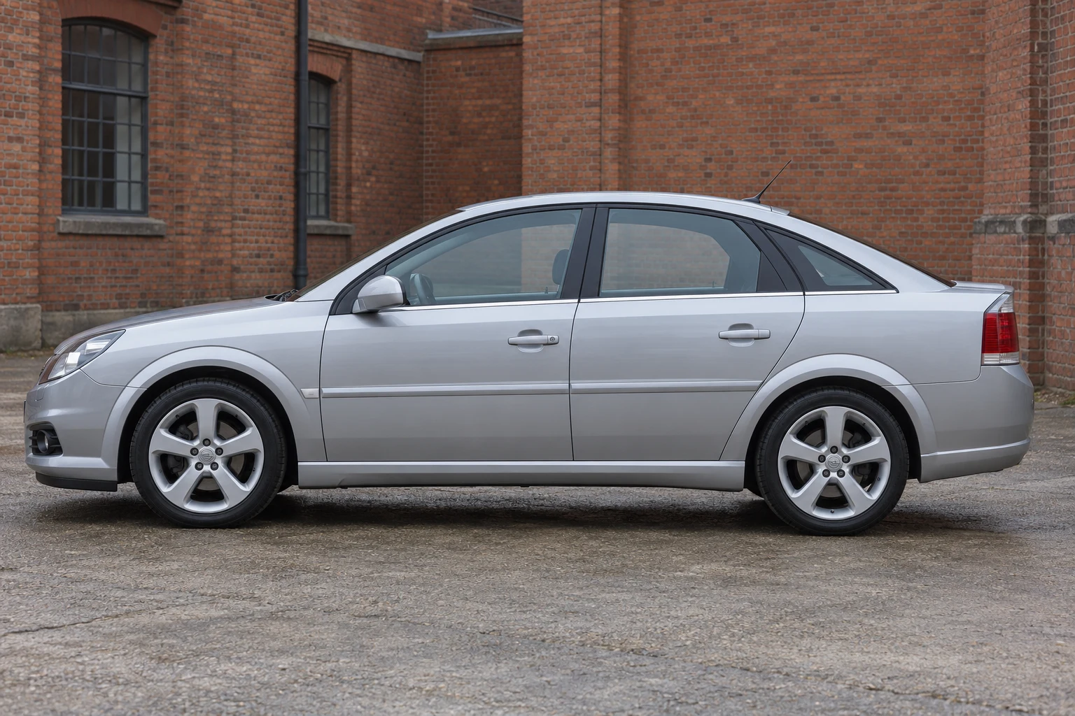 Seitenansicht (Fahrerseite) des Opel Vectra C als GTS (Schrägheck 5-türig) (mit KI erzeugt)