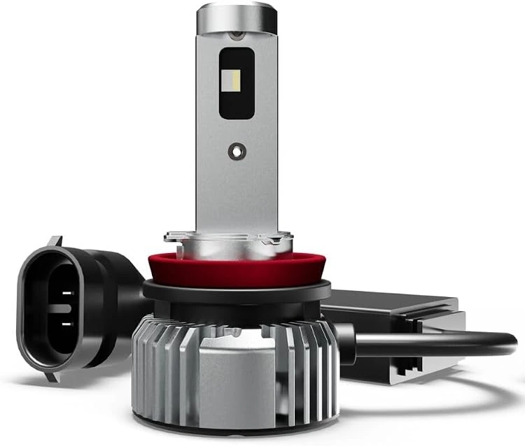 Originalfoto der OSRAM NIGHT BREAKER LED SMART ECE H11 mit silbernem Kühlkörper, rotem Dichtring und schwarzem Steckverbinder