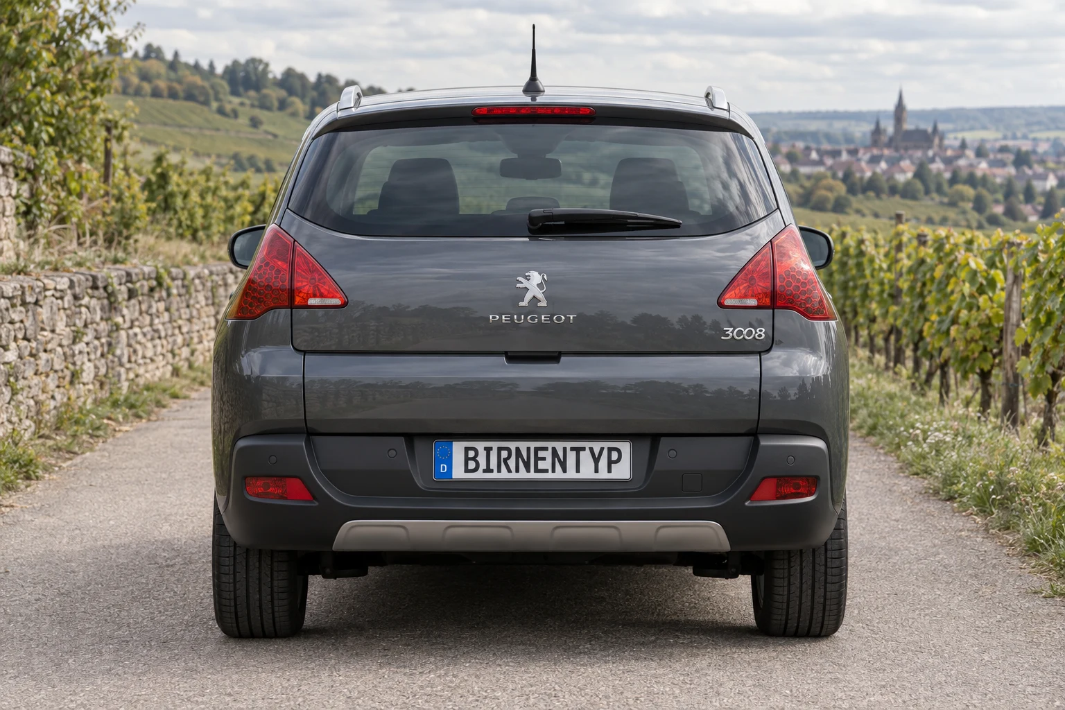 Heck-Ansicht des Peugeot 3008 1 (mit KI erzeugt)
