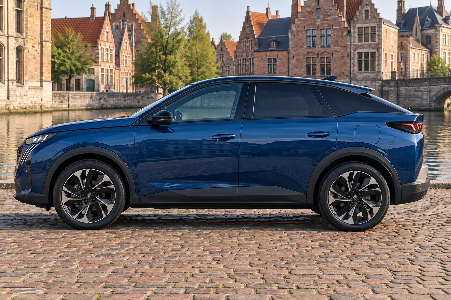 Seitenansicht (Fahrerseite) des Peugeot 3008 3 als SUV (mit KI erzeugt)