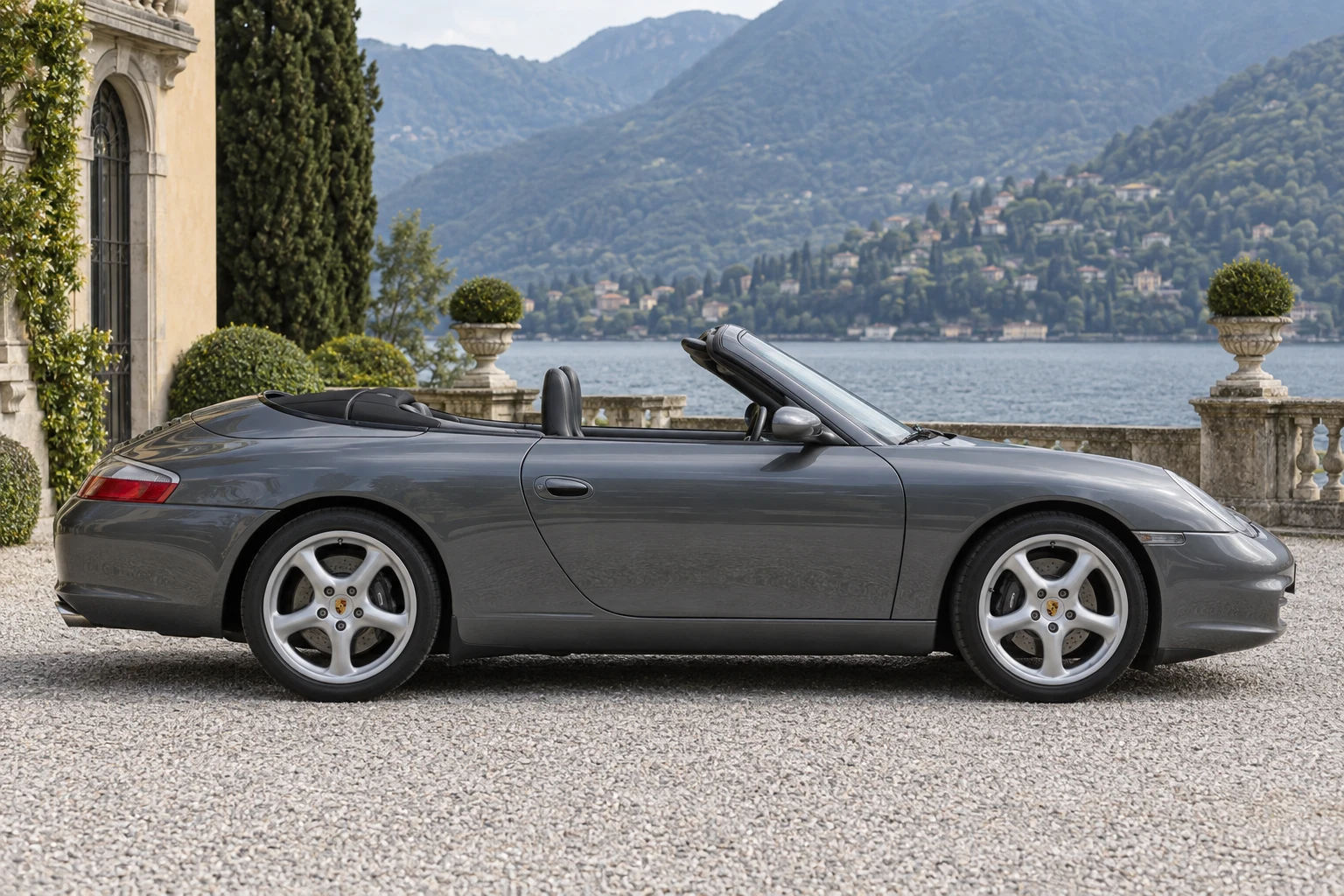Seitenansicht (Fahrerseite) des Porsche 911 5 Facelift als Cabriolet (mit KI erzeugt)