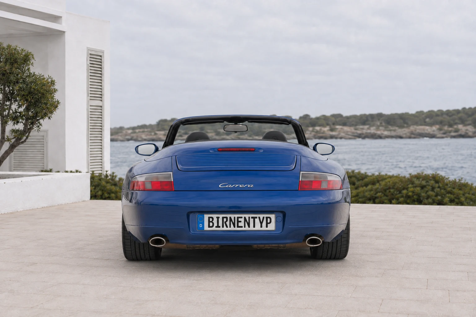 Heck-Ansicht des Porsche 911 5 (Cabriolet) (mit KI erzeugt)