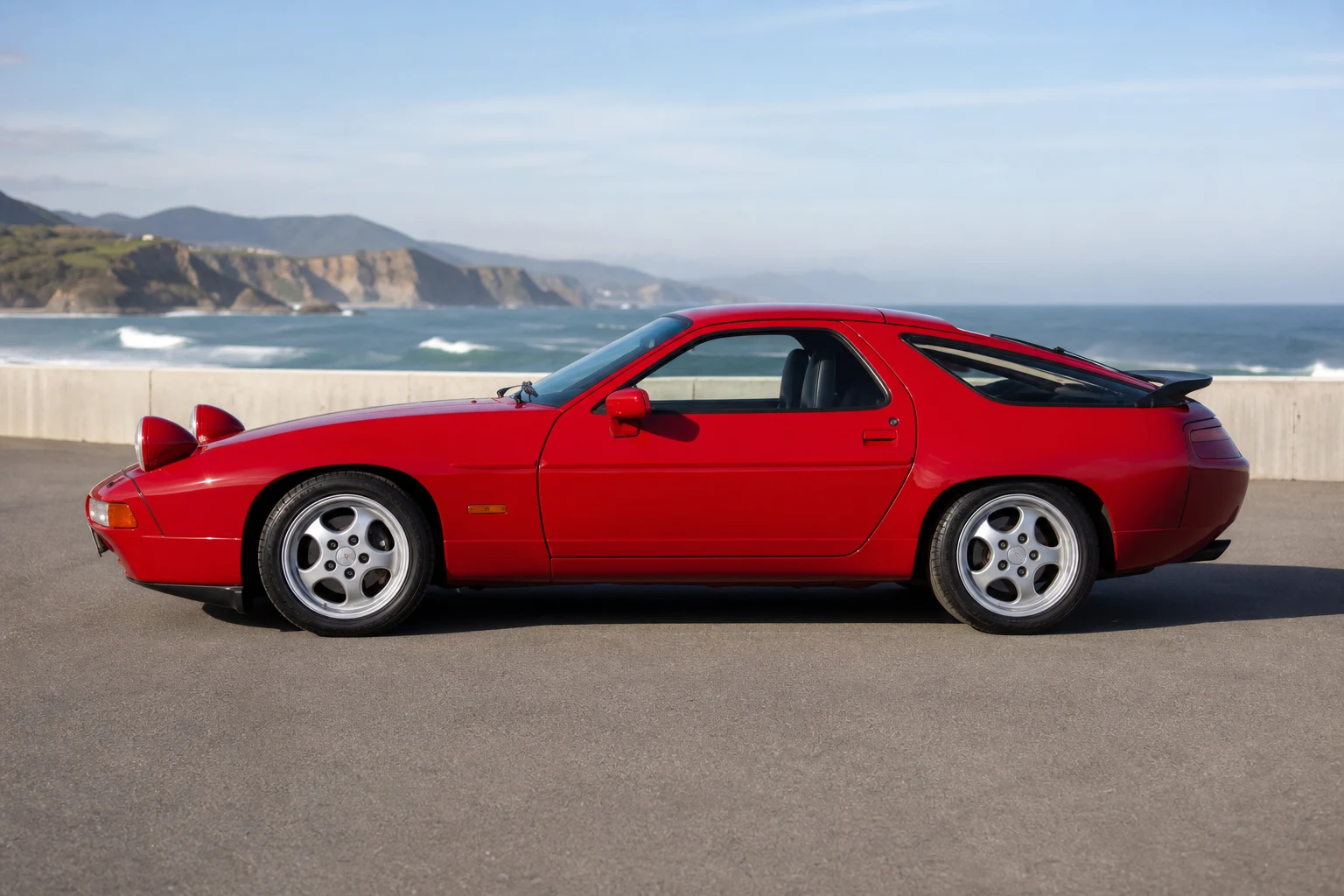 Seitenansicht (Fahrerseite) des Porsche 928 1 als 928 S4 / GT / GTS (1986–1995) (mit KI erzeugt)