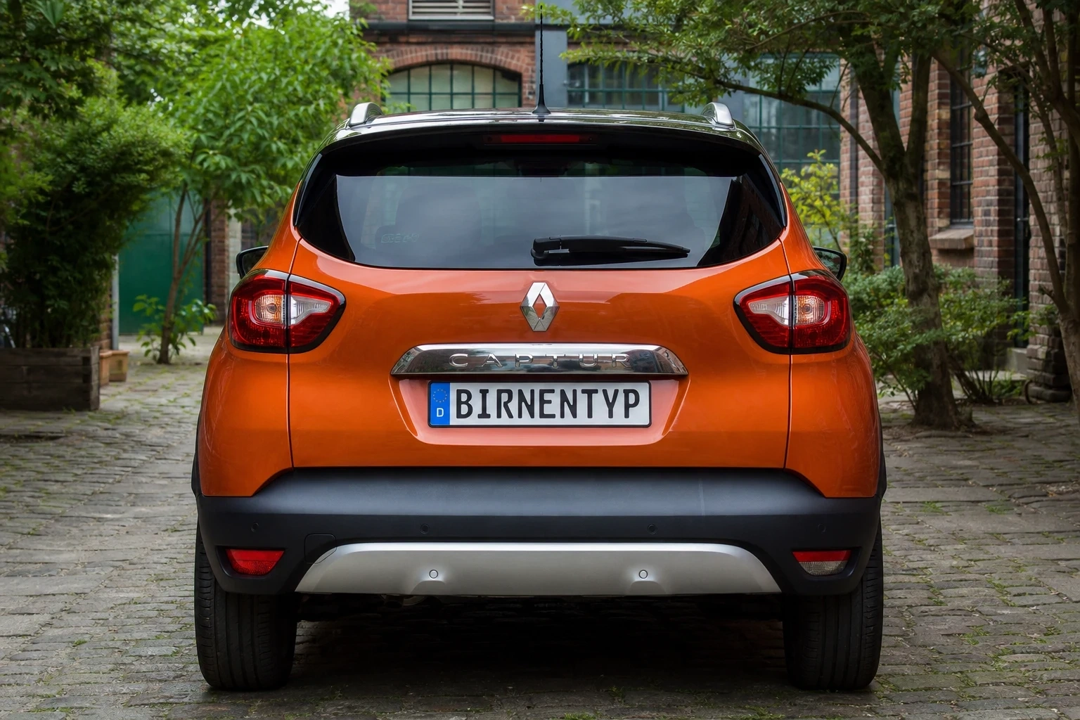 Heck-Ansicht des Renault Captur 1. Gen (mit KI erzeugt)
