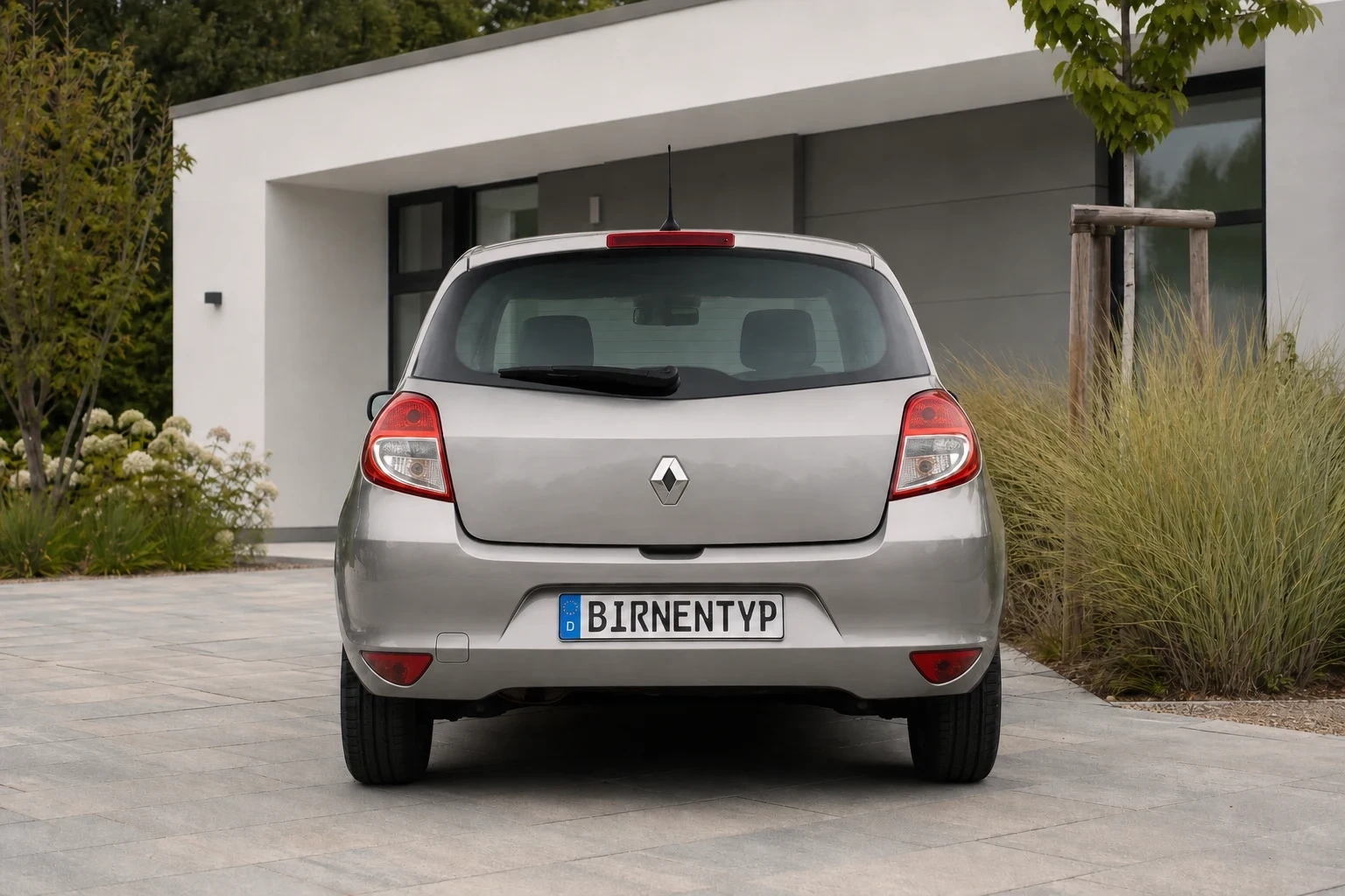 Heck-Ansicht des Renault Clio 3. Gen (mit KI erzeugt)