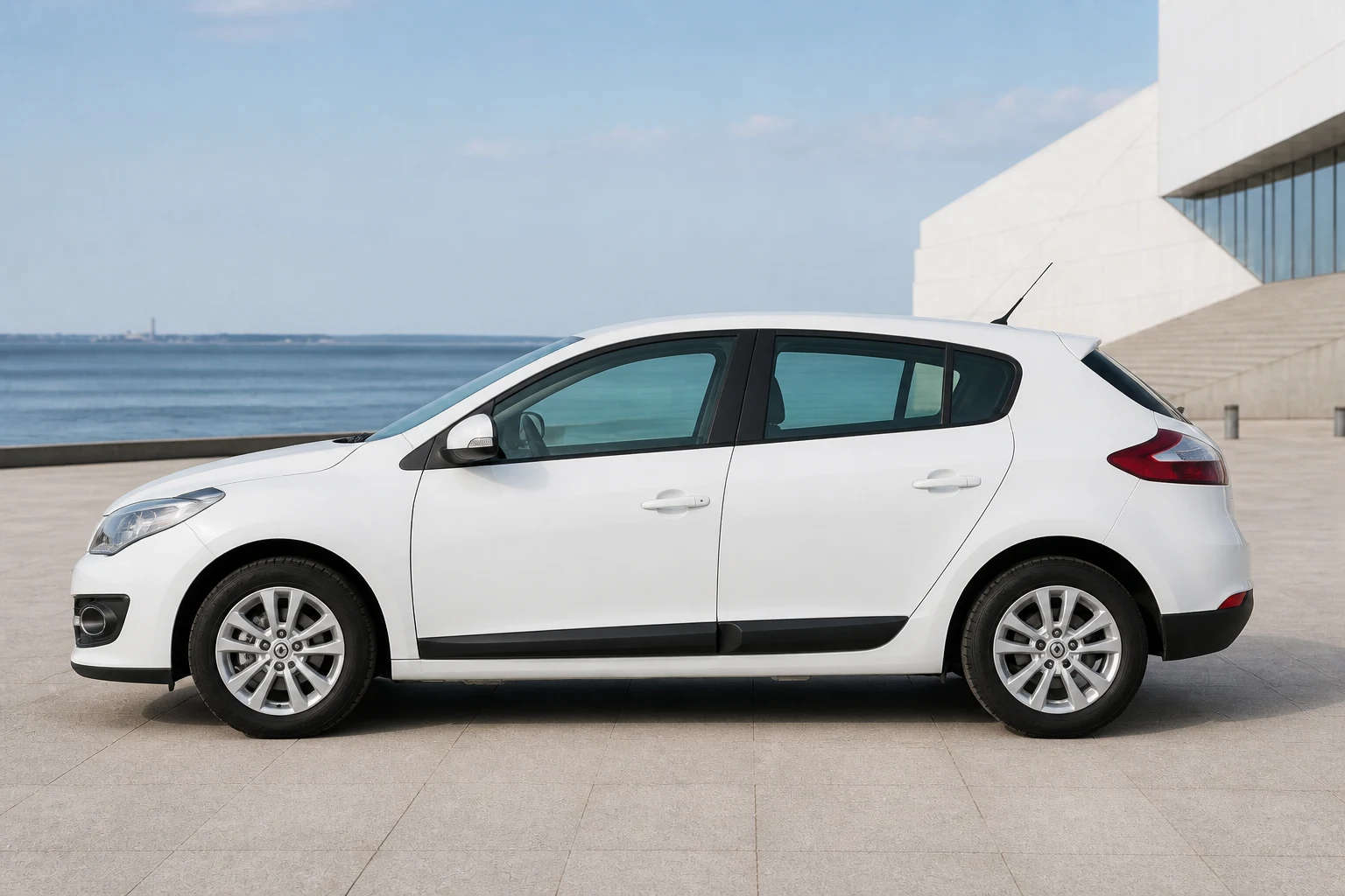Seitenansicht (Fahrerseite) des Renault Megane 3 als Schrägheck (mit KI erzeugt)