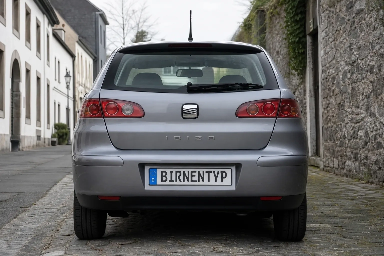 Heck-Ansicht des Seat Ibiza 3. Gen (mit KI erzeugt)