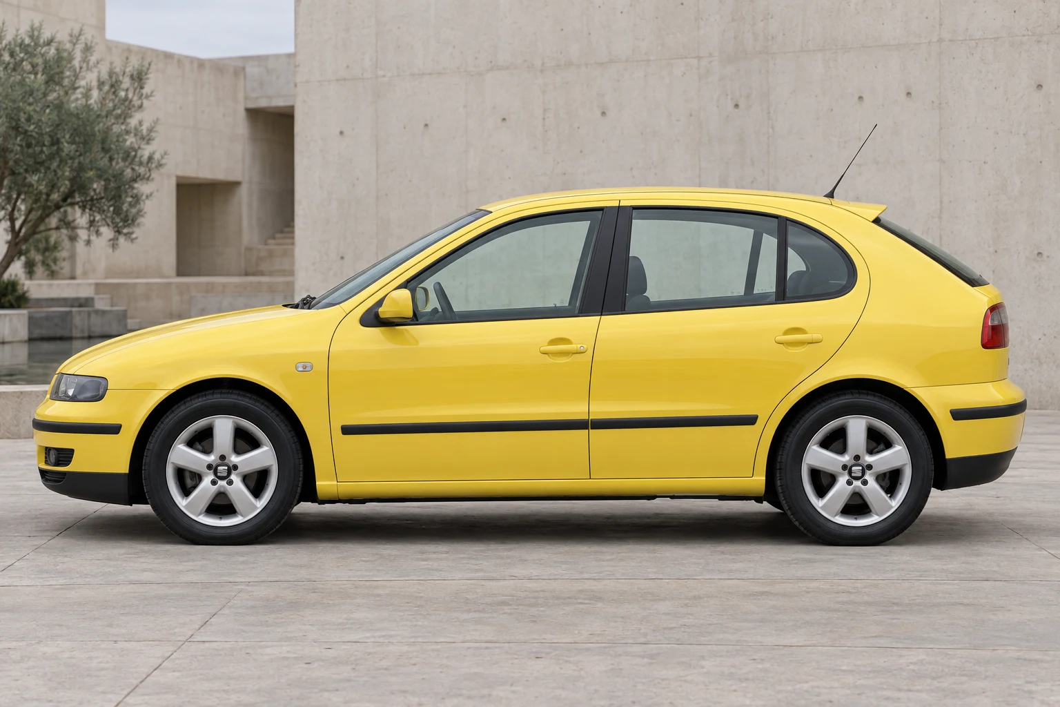 Seitenansicht (Fahrerseite) des Seat Leon 1 als 5-Türer (mit KI erzeugt)