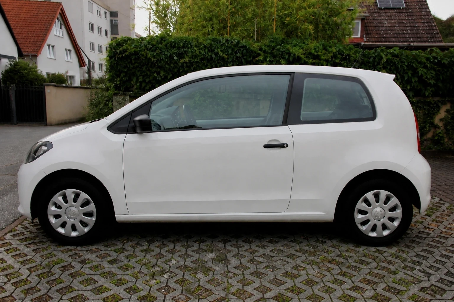 Seitenansicht (Fahrerseite) des Škoda Citigo als Vor-Facelift (3- & 5-Türer) (mit KI erzeugt)