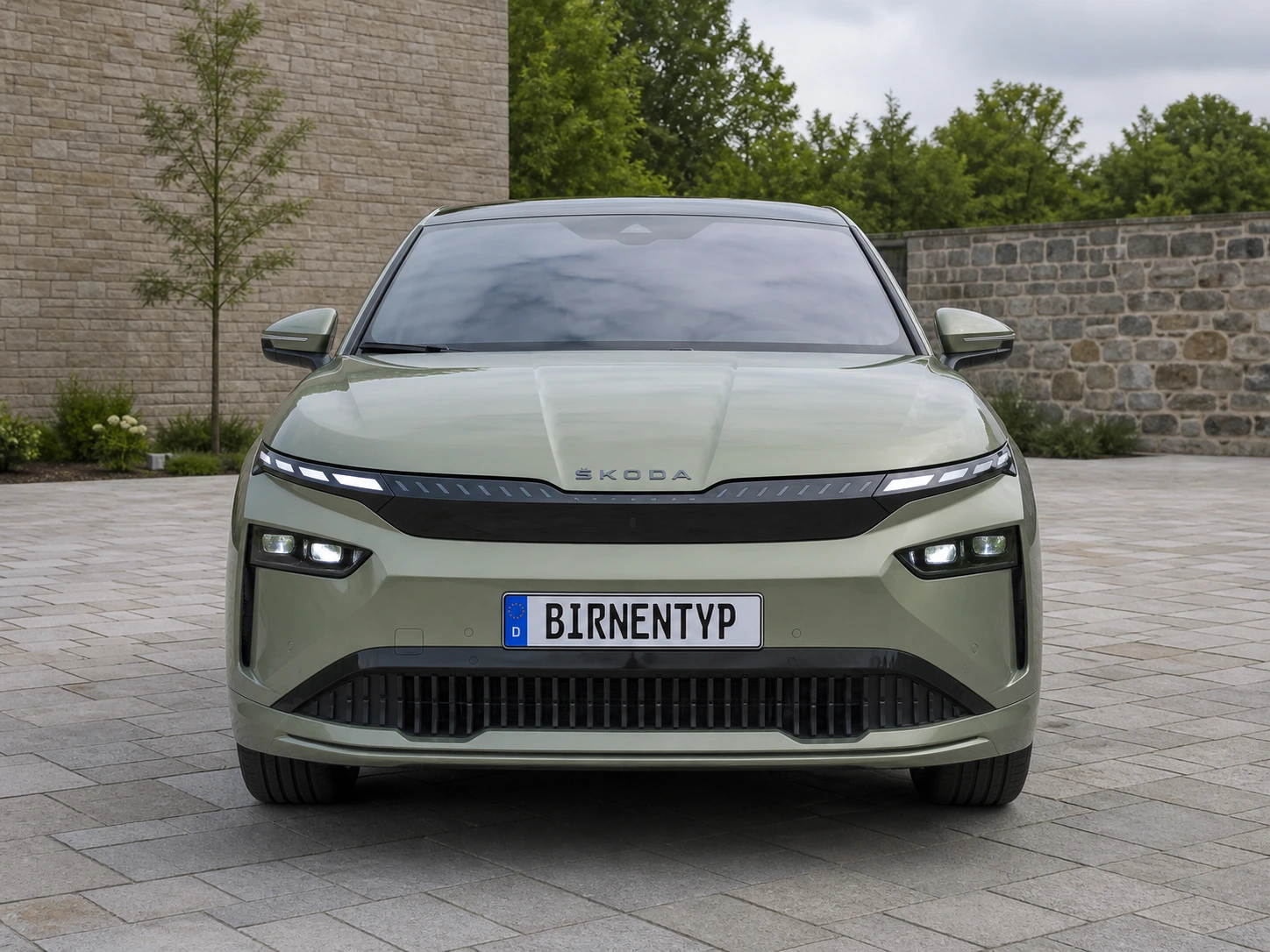 Frontansicht des Škoda Enyaq 1 (Coupé (Nach-Facelift)) (mit KI erzeugt)