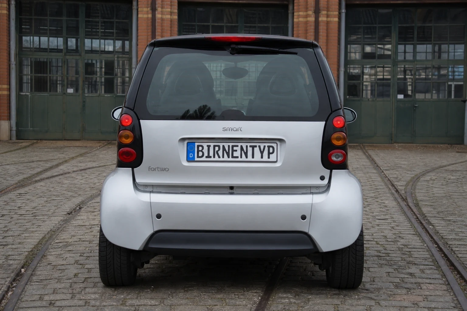 Heck-Ansicht des Smart Fortwo / City-Coupé / Cabrio 1. Gen (mit KI erzeugt)