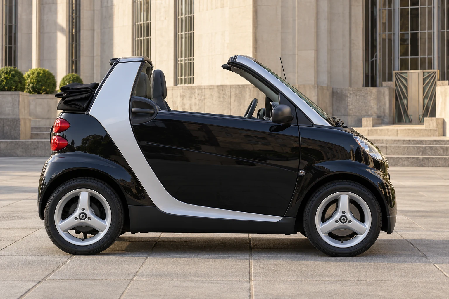 Seitenansicht (Fahrerseite) des Smart ForTwo 1 als Cabriolet (mit KI erzeugt)