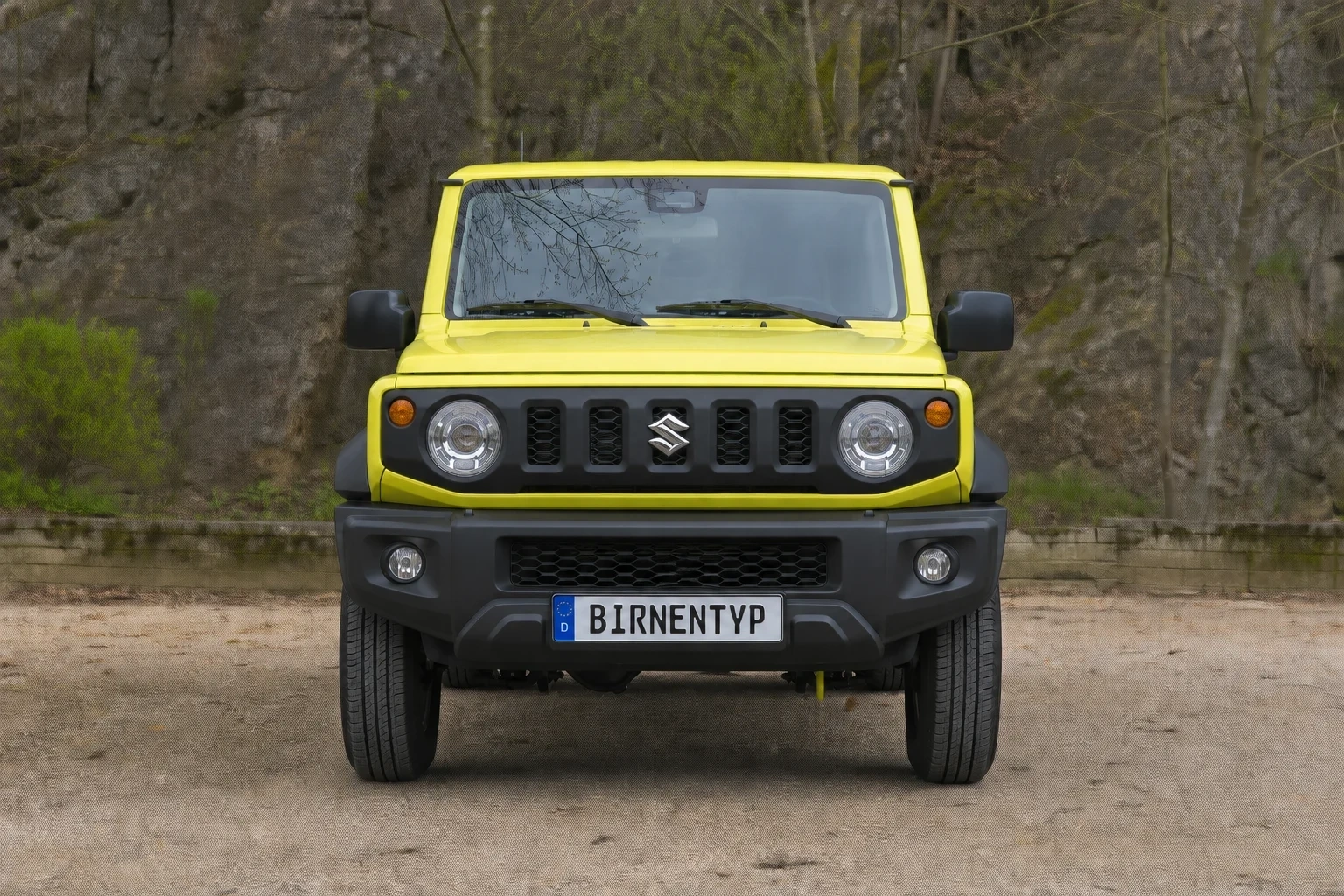 Jimny 2 Geländewagen (mit KI erzeugt)