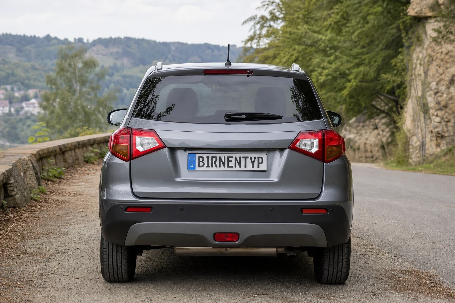 Heck-Ansicht des Suzuki Vitara 2015 Gen (mit KI erzeugt)