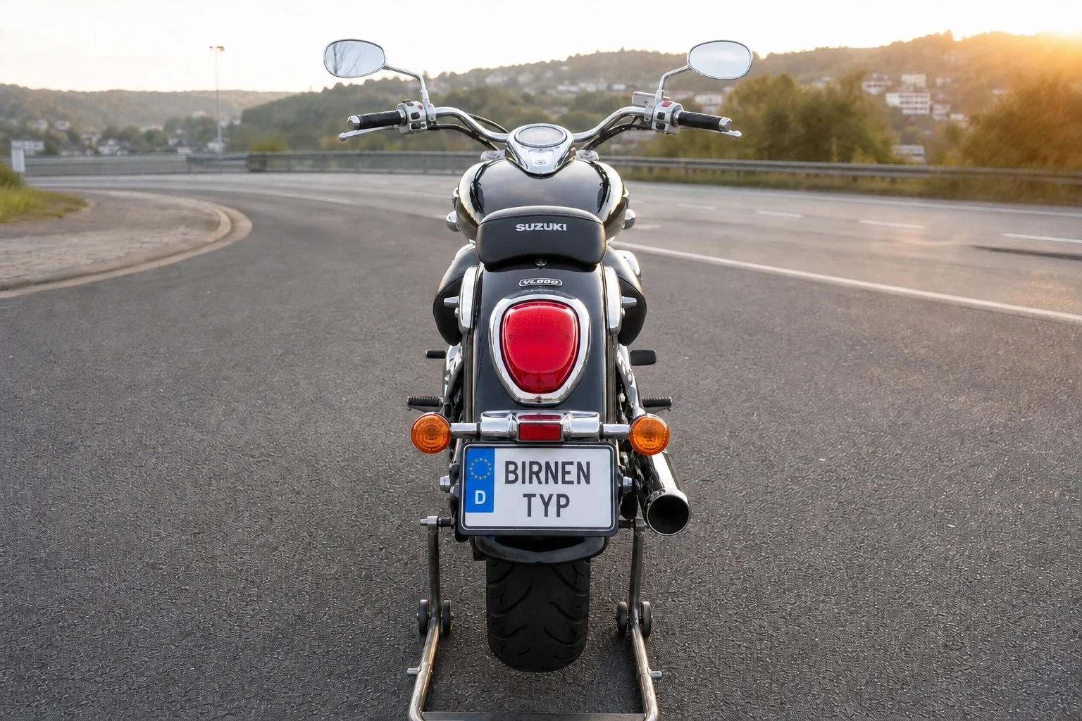 Heck-Ansicht der Suzuki VL-800 (& -U, -B, -BUE, -C, CUE) (mit KI erzeugt)
