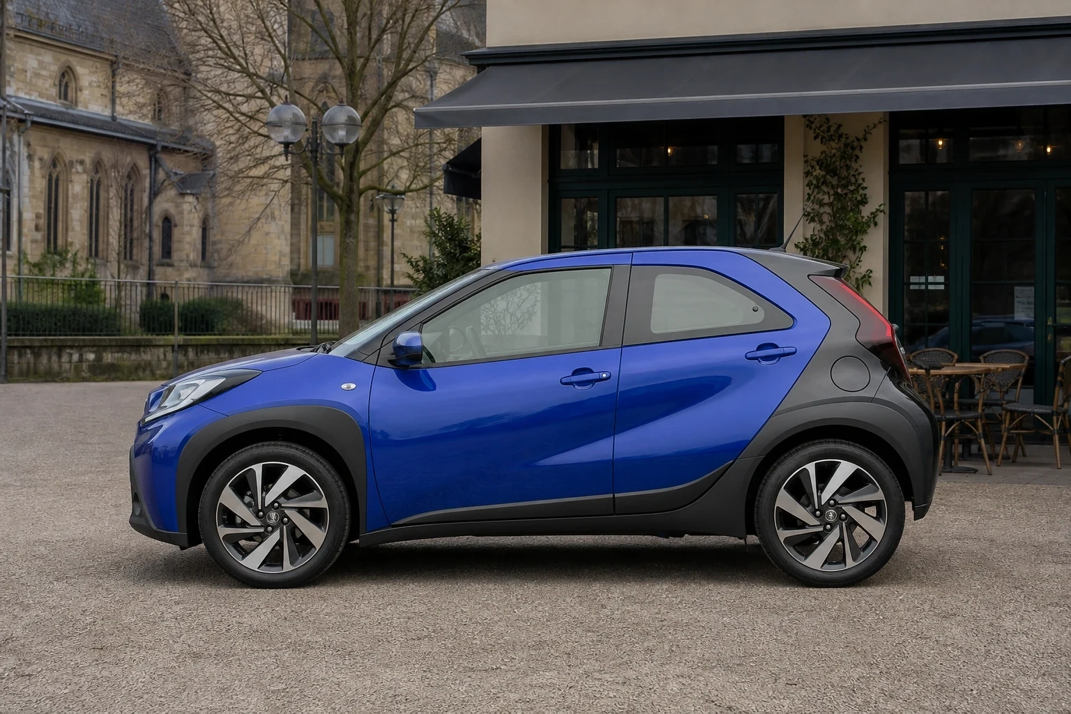 Seitenansicht (Fahrerseite) des Toyota Aygo X 3 als Crossover 5-Türer (mit KI erzeugt)