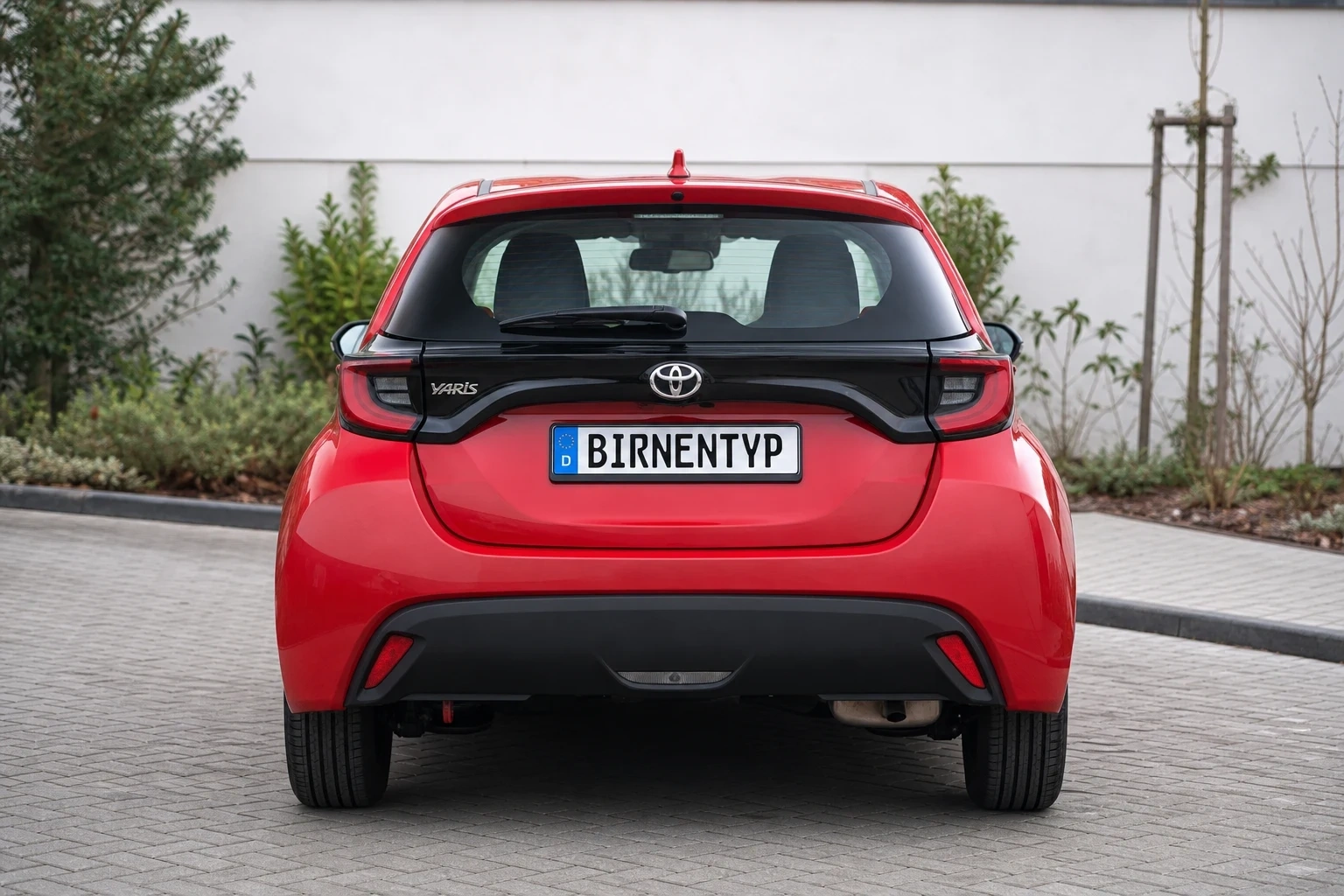 Heck-Ansicht des Toyota Yaris 4. Gen (mit KI erzeugt)