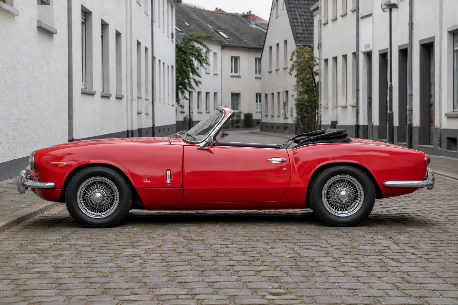 Seitenansicht (Fahrerseite) des Triumph Spitfire als Roadster (mit KI erzeugt)