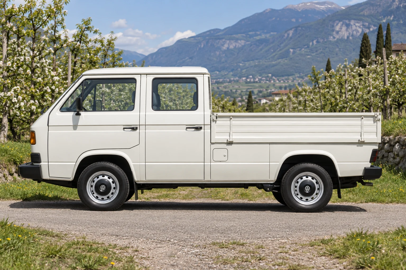 Seitenansicht (Fahrerseite) des VW T3 als Pritschenwagen / Doppelkabine (mit KI erzeugt)
