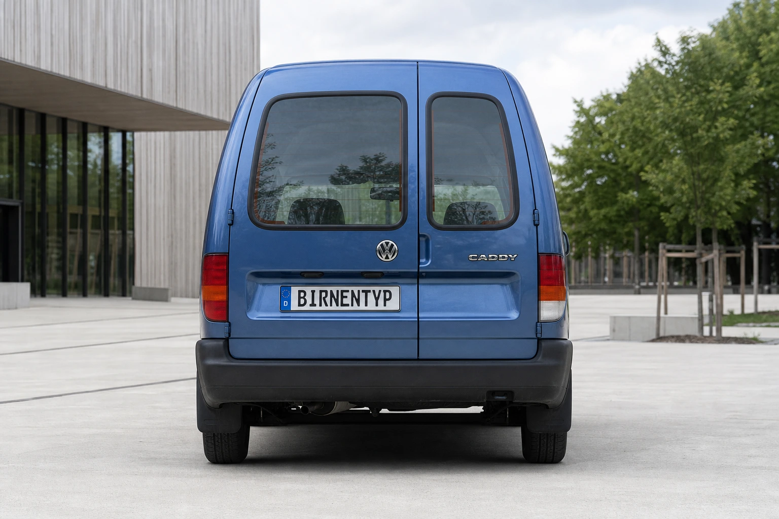 Heck-Ansicht des VW Caddy 2 (mit KI erzeugt)