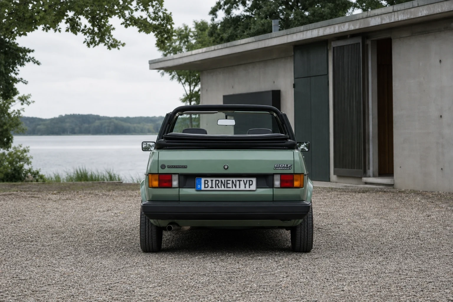 Heck-Ansicht des VW Golf 1 (Cabriolet) (mit KI erzeugt)