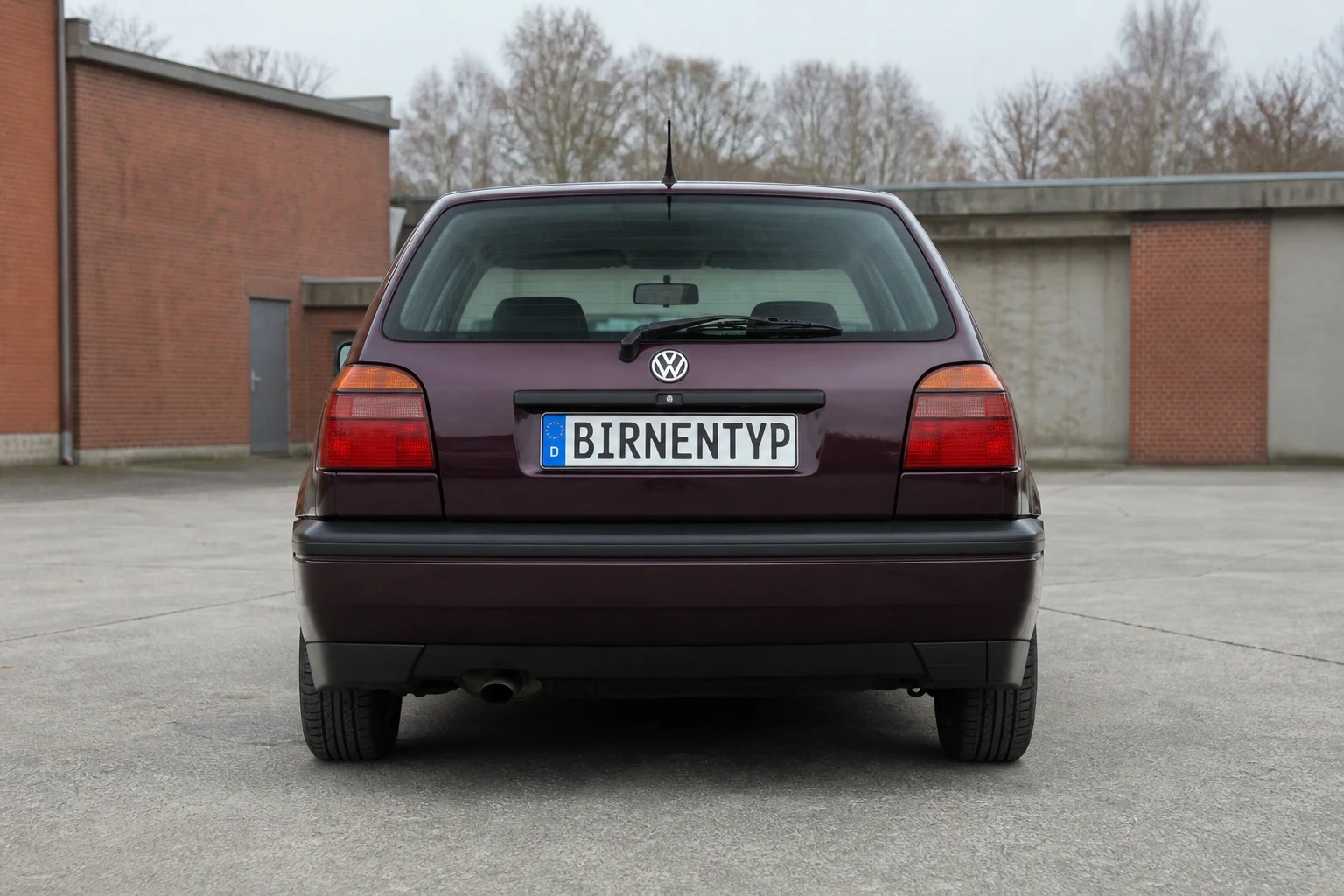 Heck-Ansicht des VW Golf 3 (3-Türer) (mit KI erzeugt)