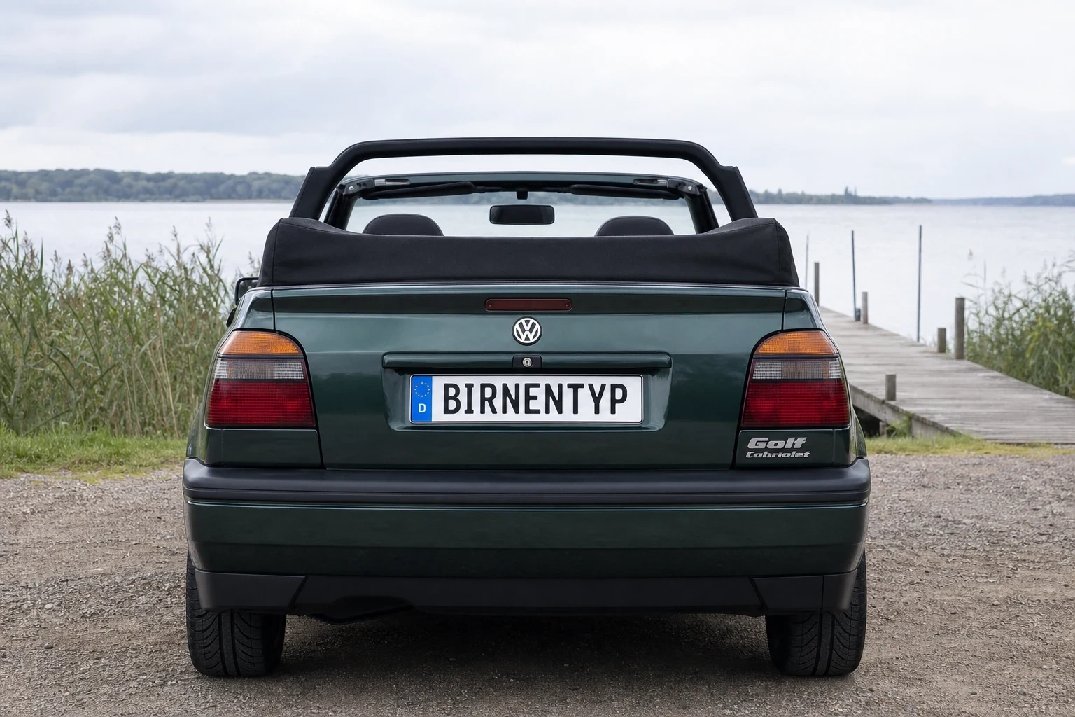 Heck-Ansicht des VW Golf 3 (Cabriolet) (mit KI erzeugt)