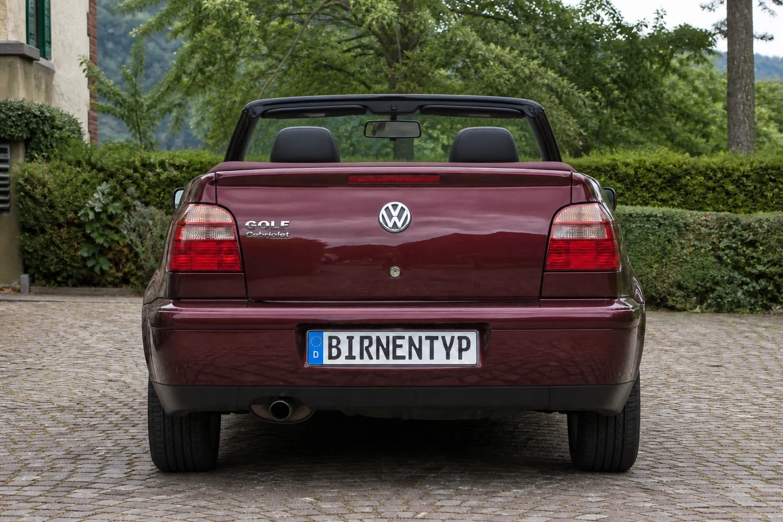 Heck-Ansicht des VW Golf 3 (Golf IV Cabriolet (basiert auf Golf 3)) (mit KI erzeugt)