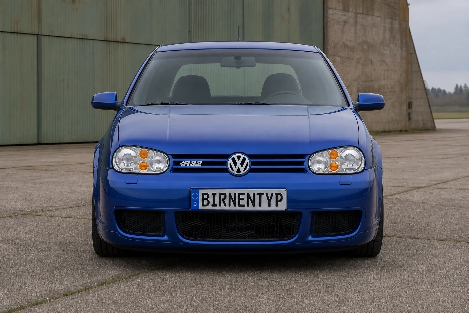 Frontansicht des VW Golf IV (R32) (mit KI erzeugt)
