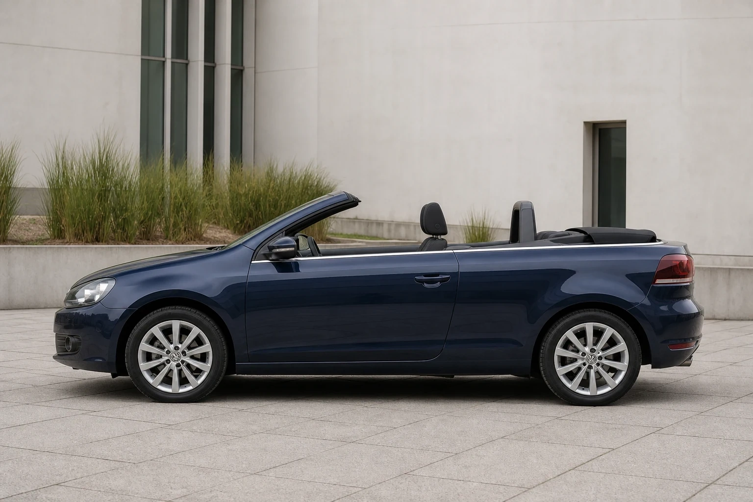 Seitenansicht (Fahrerseite) des VW Golf 6 als Cabriolet (mit KI erzeugt)