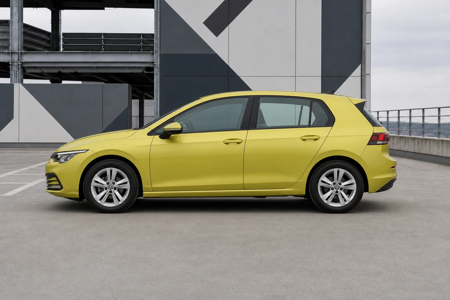 Seitenansicht (Fahrerseite) des VW Golf 8 als 5-Türer (mit KI erzeugt)