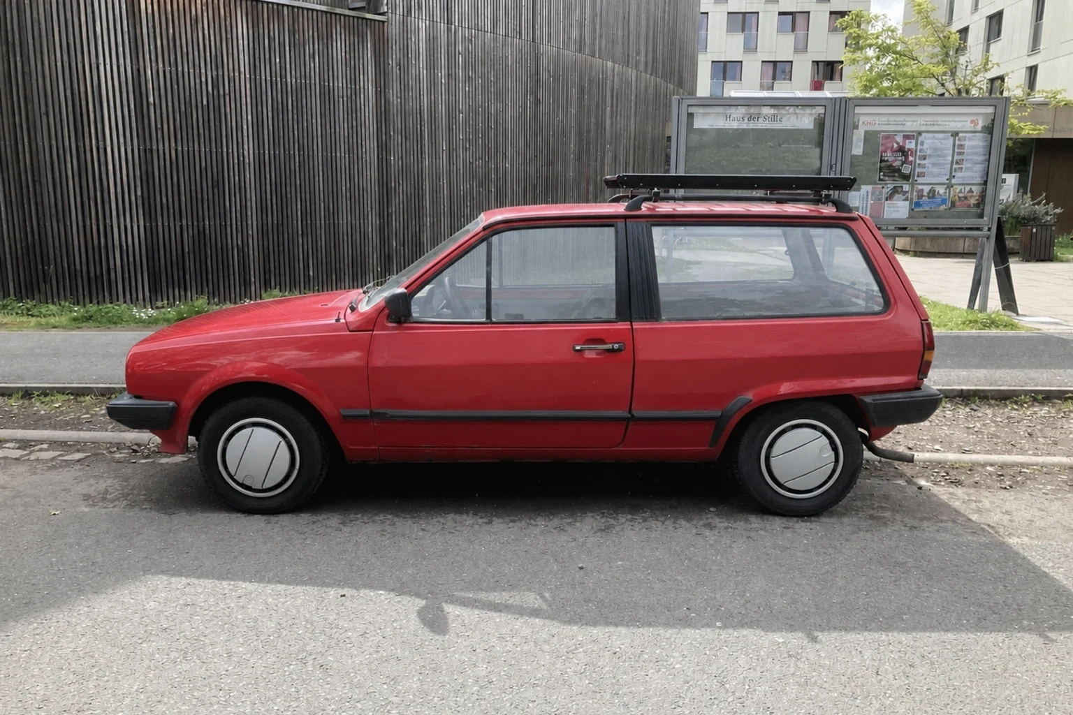 Seitenansicht (Fahrerseite) des VW Polo 2 als Steilheck
