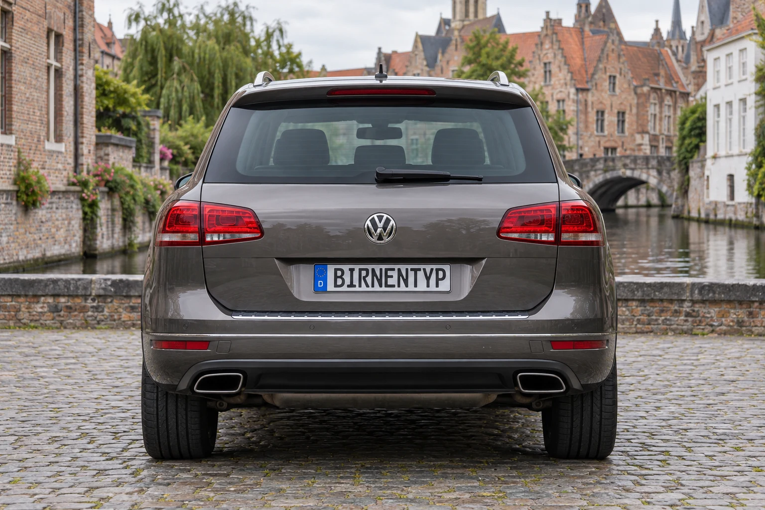 Heck-Ansicht des VW Touareg 2 (mit KI erzeugt)