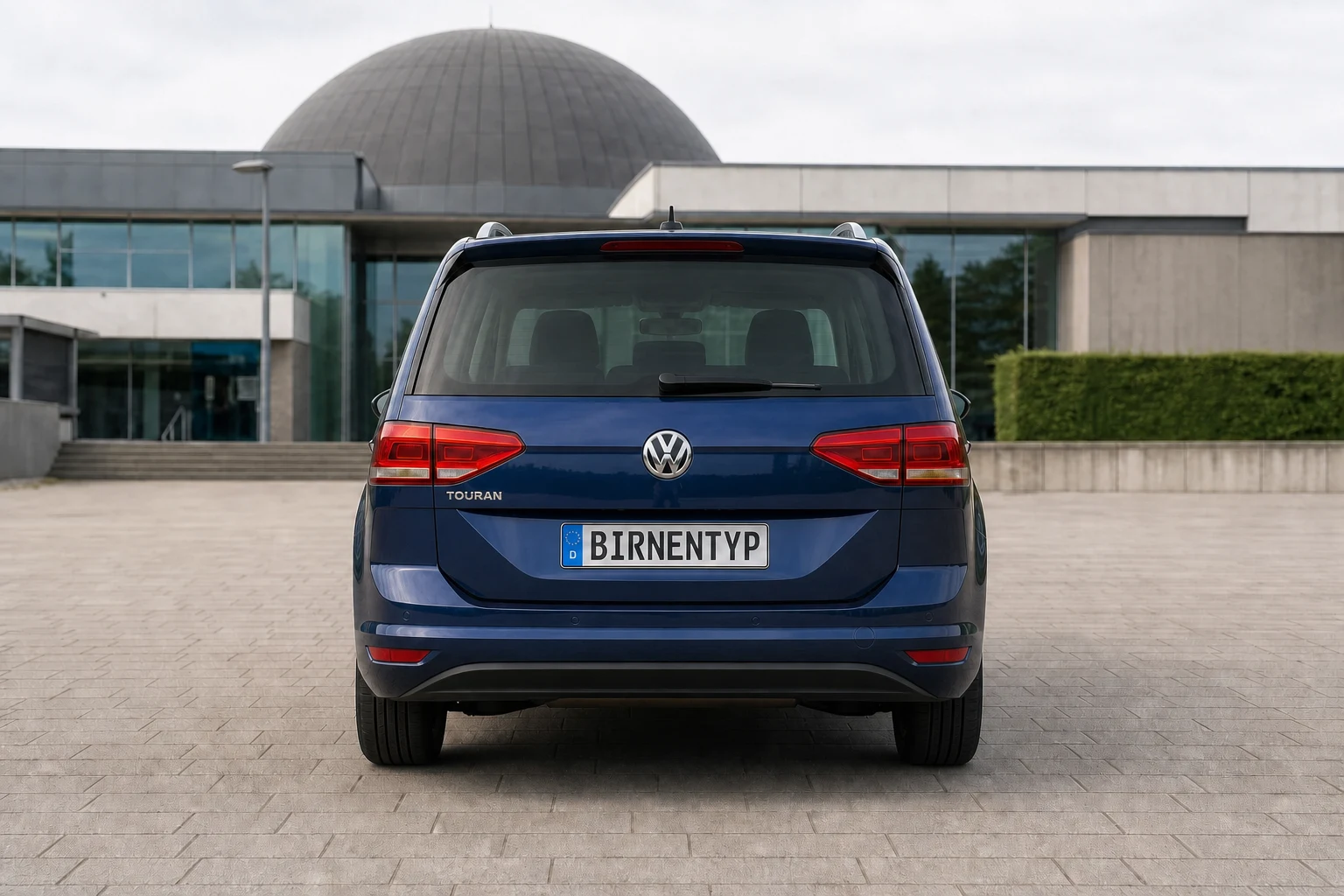Heck-Ansicht des VW Touran 2