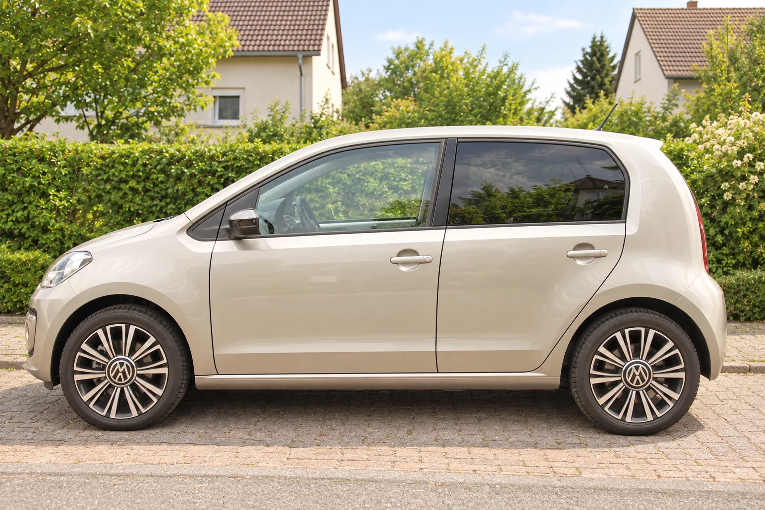 Seitenansicht (Fahrerseite) des VW up! als 3-, 5-Türer, e-up!, Cross up! (mit KI erzeugt)
