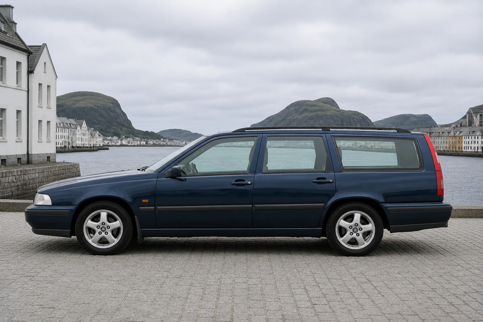 Seitenansicht (Fahrerseite) des Volvo V70 1 als Kombi (mit KI erzeugt)