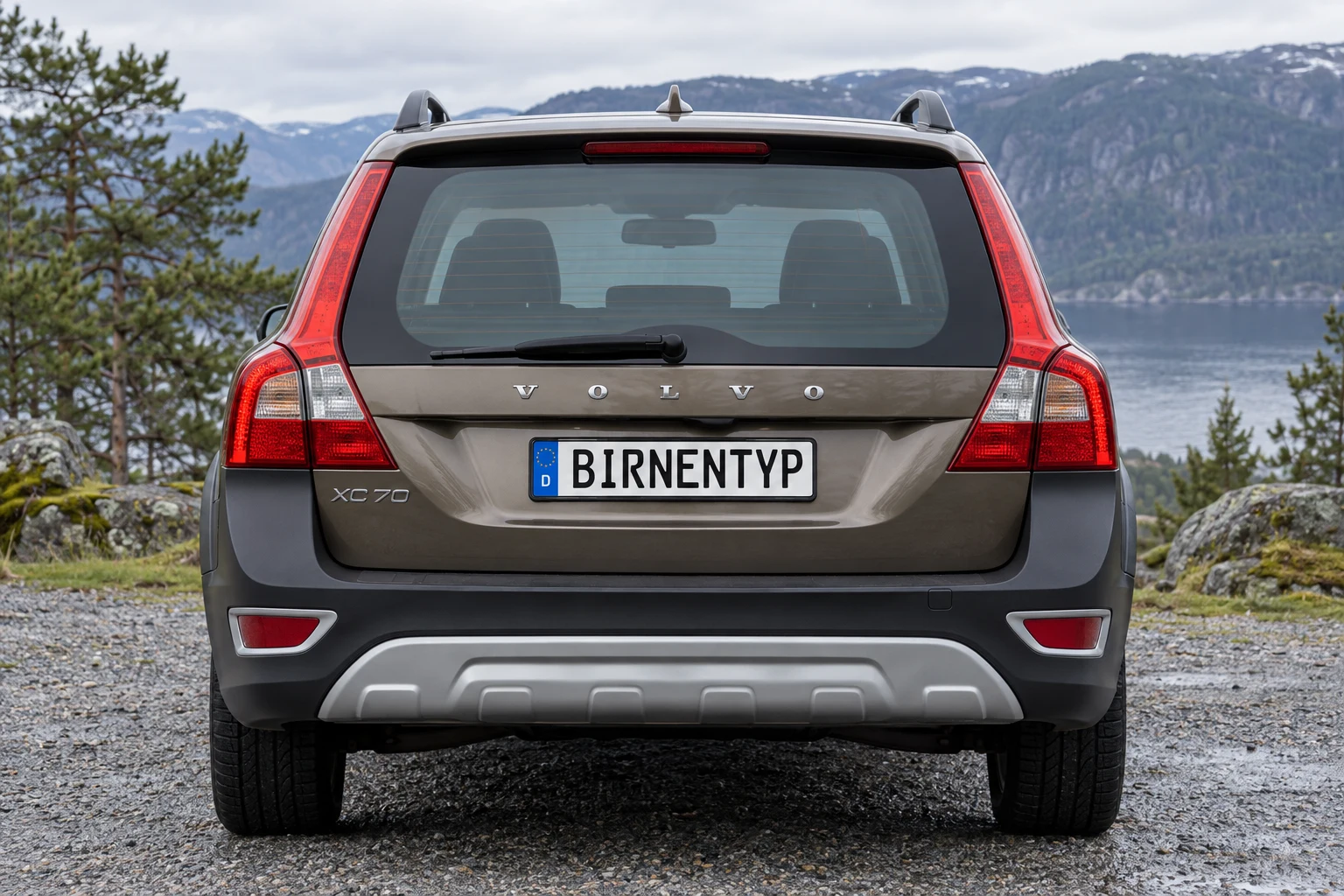 Heck-Ansicht des Volvo V70 3 (Kombi Allroad (XC70 Cross Country)) (mit KI erzeugt)