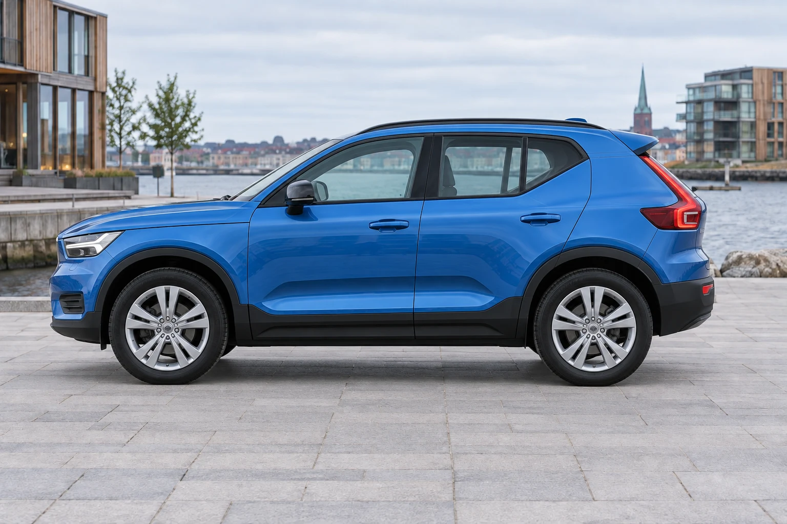 Seitenansicht (Fahrerseite) des Volvo XC40/EX40 1 als SUV (mit KI erzeugt)