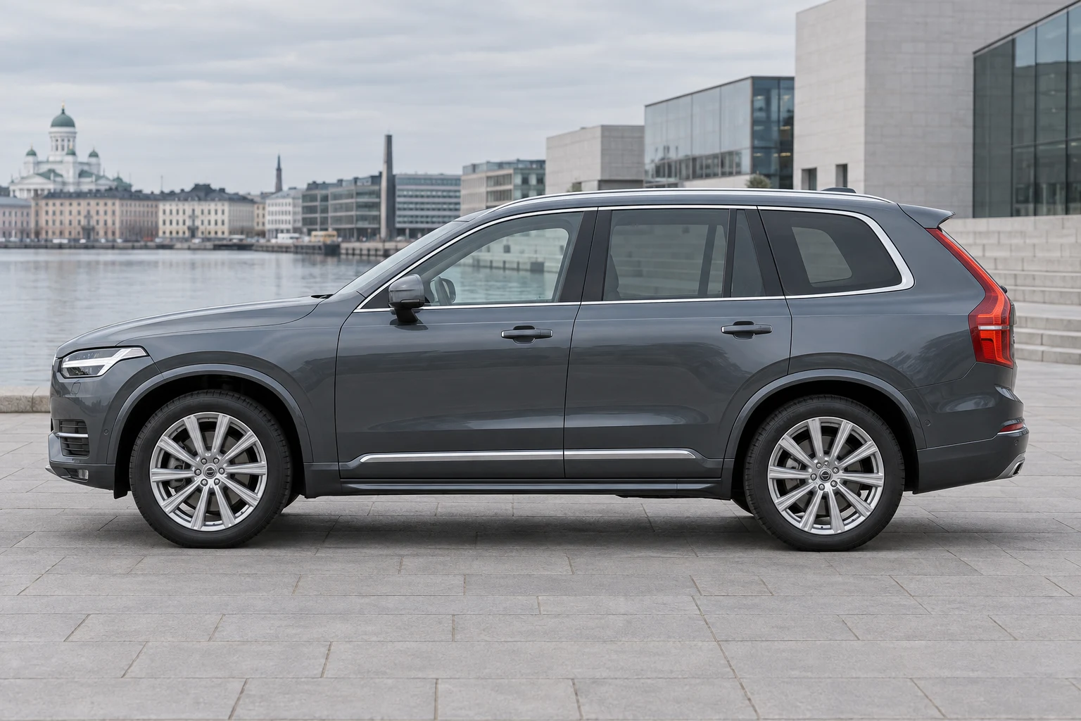 Seitenansicht (Fahrerseite) des Volvo XC90 2 als SUV (mit KI erzeugt)
