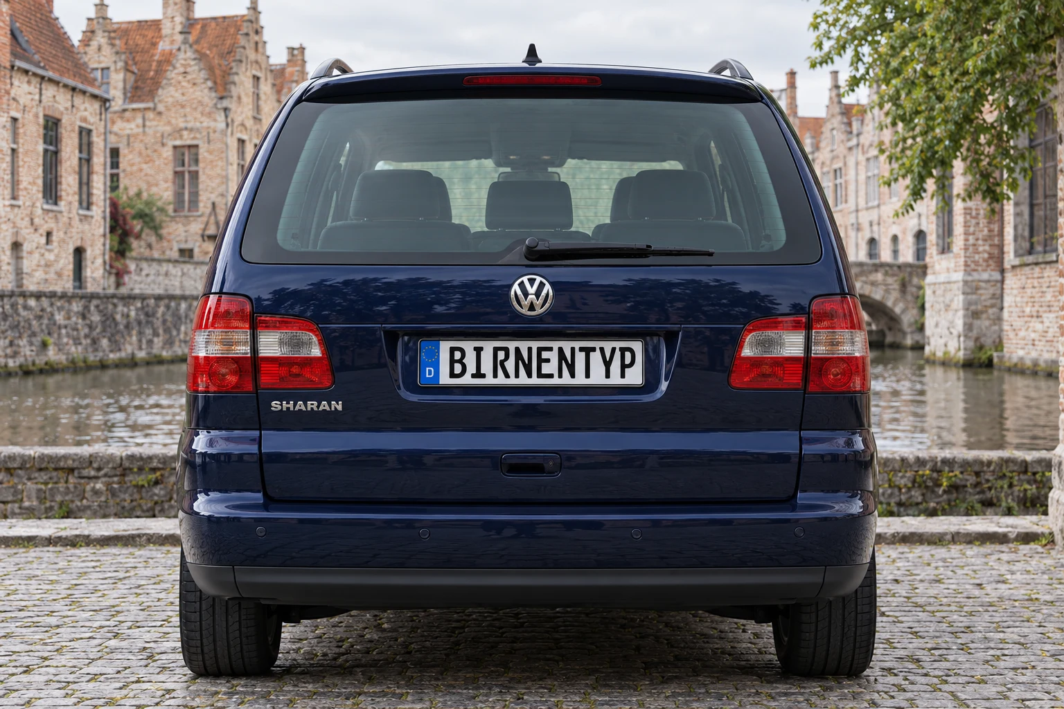 Heck-Ansicht des VW Sharan 1 Facelift (mit KI erzeugt)