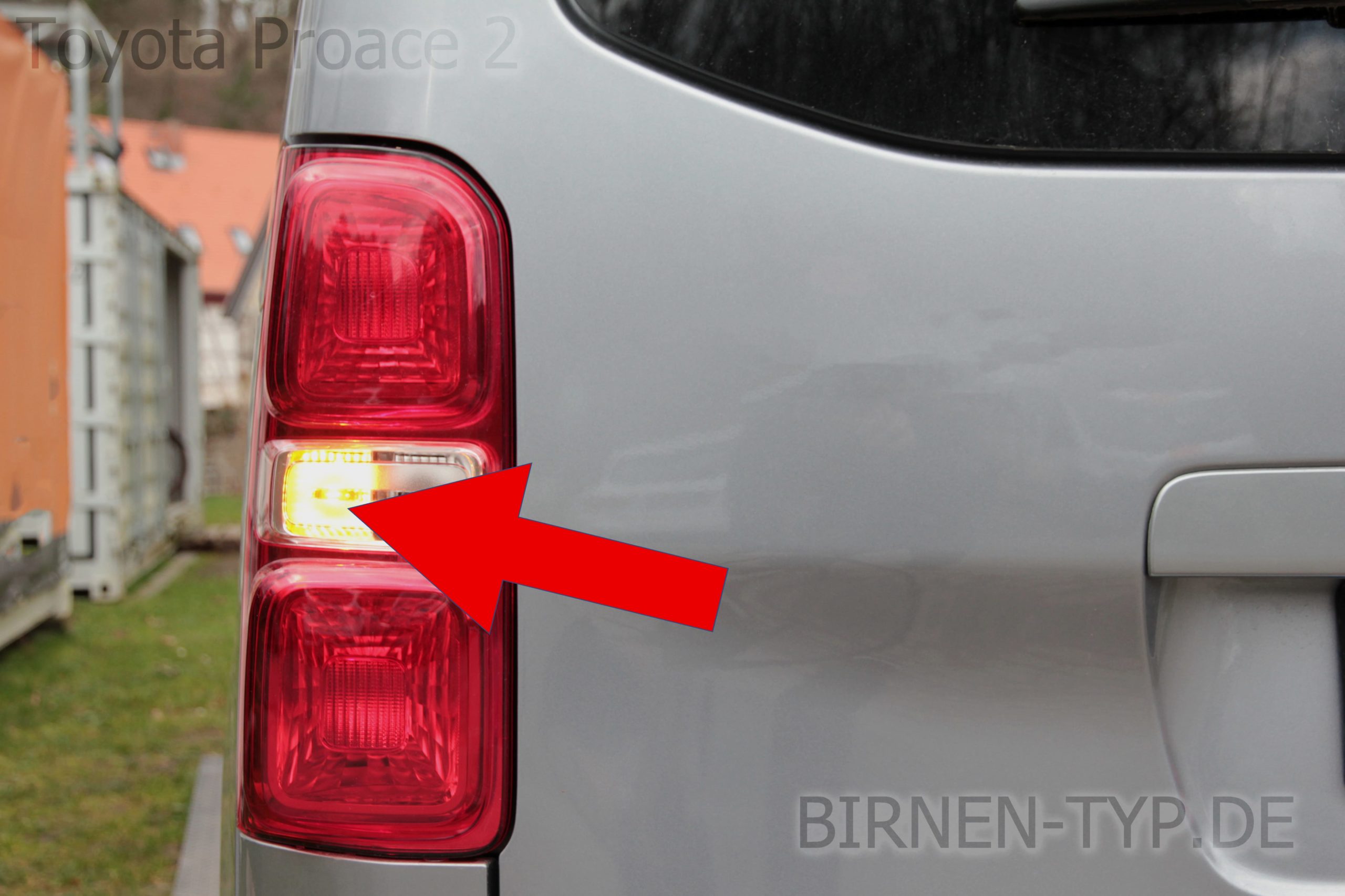 Blinker-Birne hinten links oder rechts im Rücklicht des Toyota Proace 2 geht nicht Welche ist die korrekte Birne PY21W Wackelkontakt