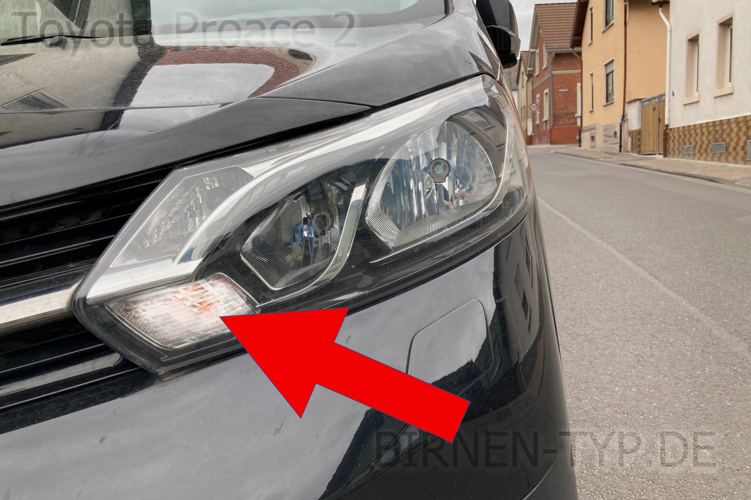 Die passende Blinker-Birne vorne links oder rechts Halogen-Scheinwerfer des Toyota Proace 2 (2016-heute) ist diese PY21W )