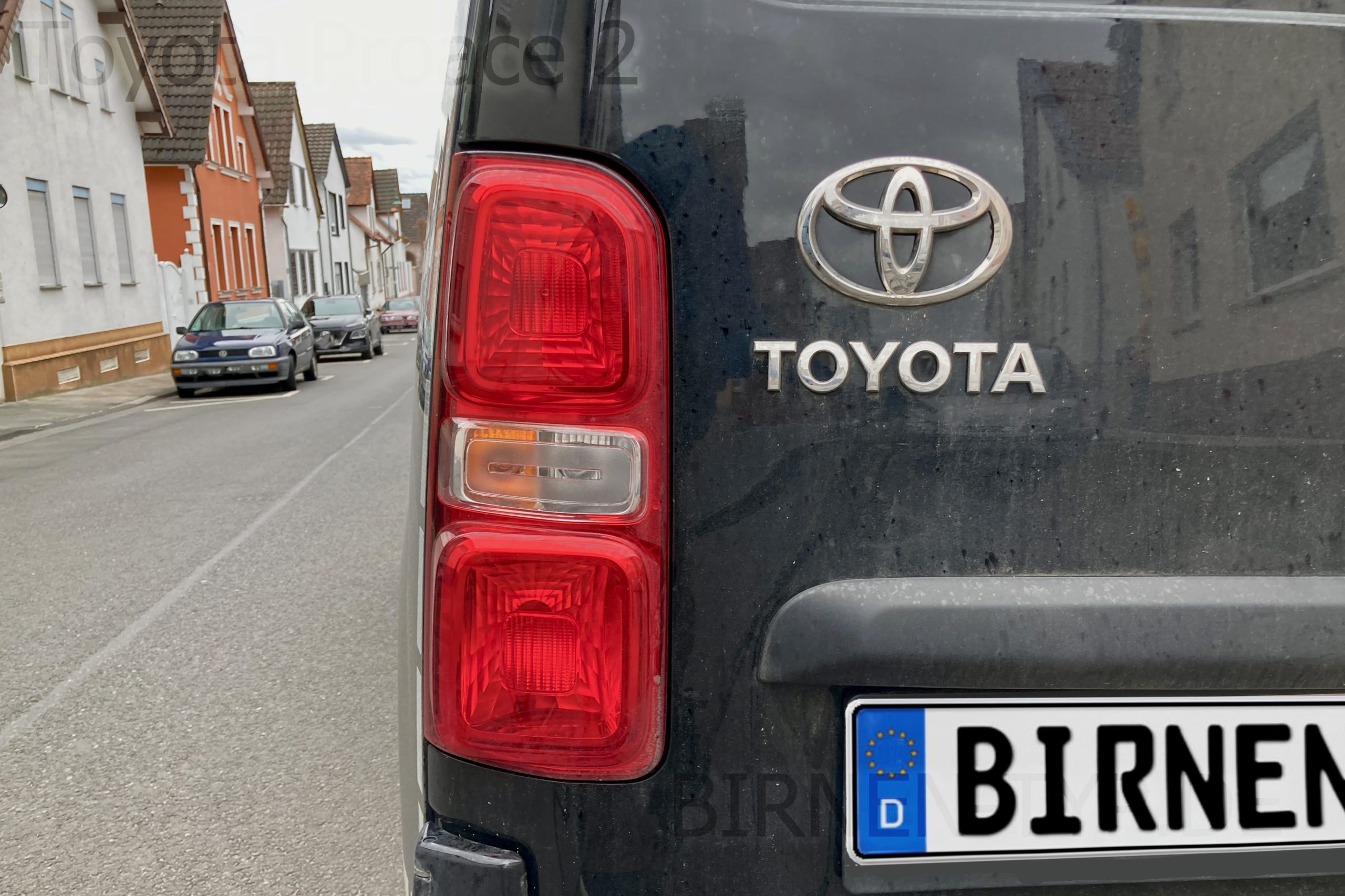 Dies ist die Rückleuchte mit Rücklicht des Toyota Proace 2 MDZ_