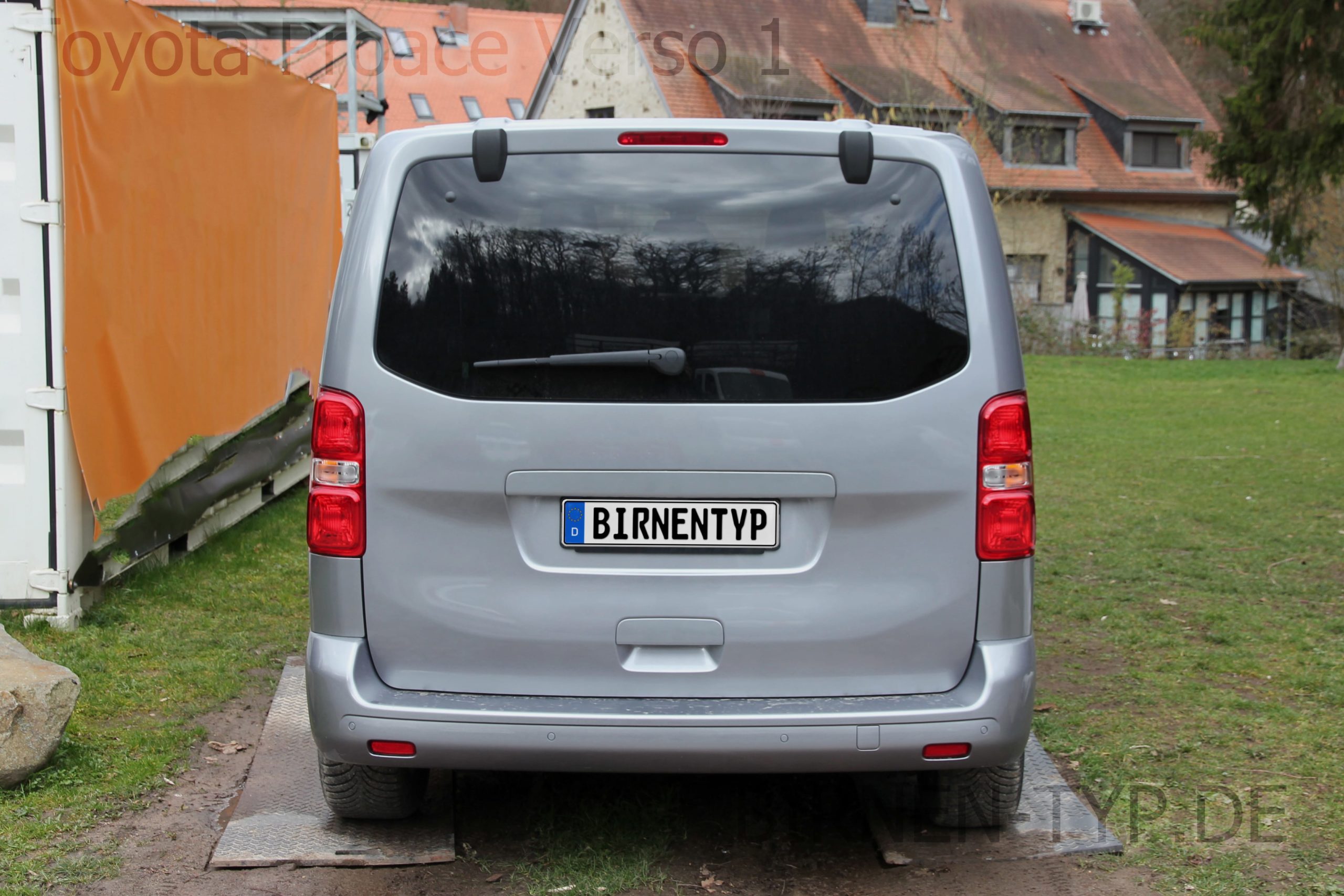 Heck-Ansicht des Toyota ProAce Verso 1 (Modell K0) 2016 - heute hinten