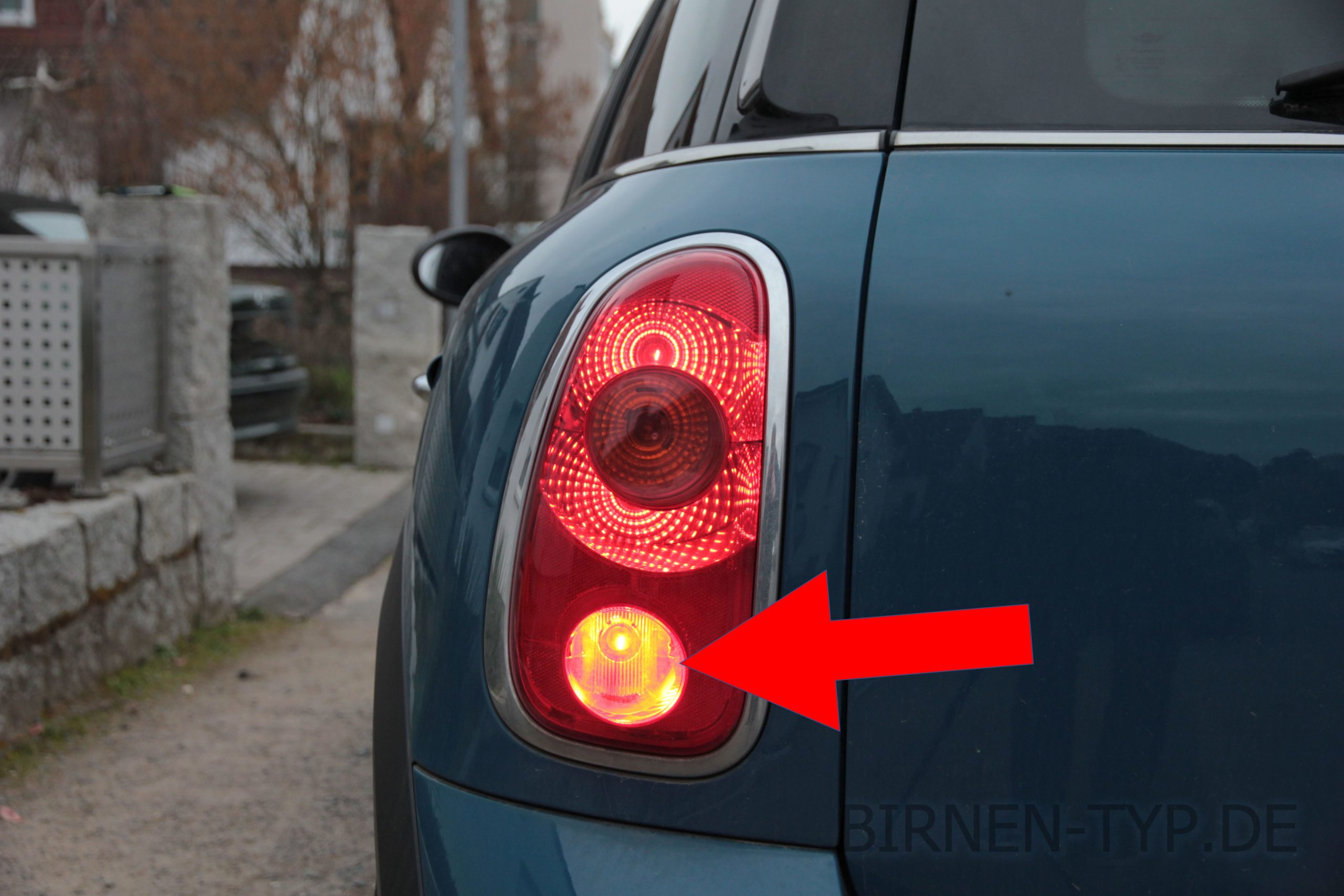 Nebelschlussleuchten-Birne hinten links oder rechts im Rücklicht des Mini Countryman 1 geht nicht Welche ist die korrekte Birne Bild 1 P21W