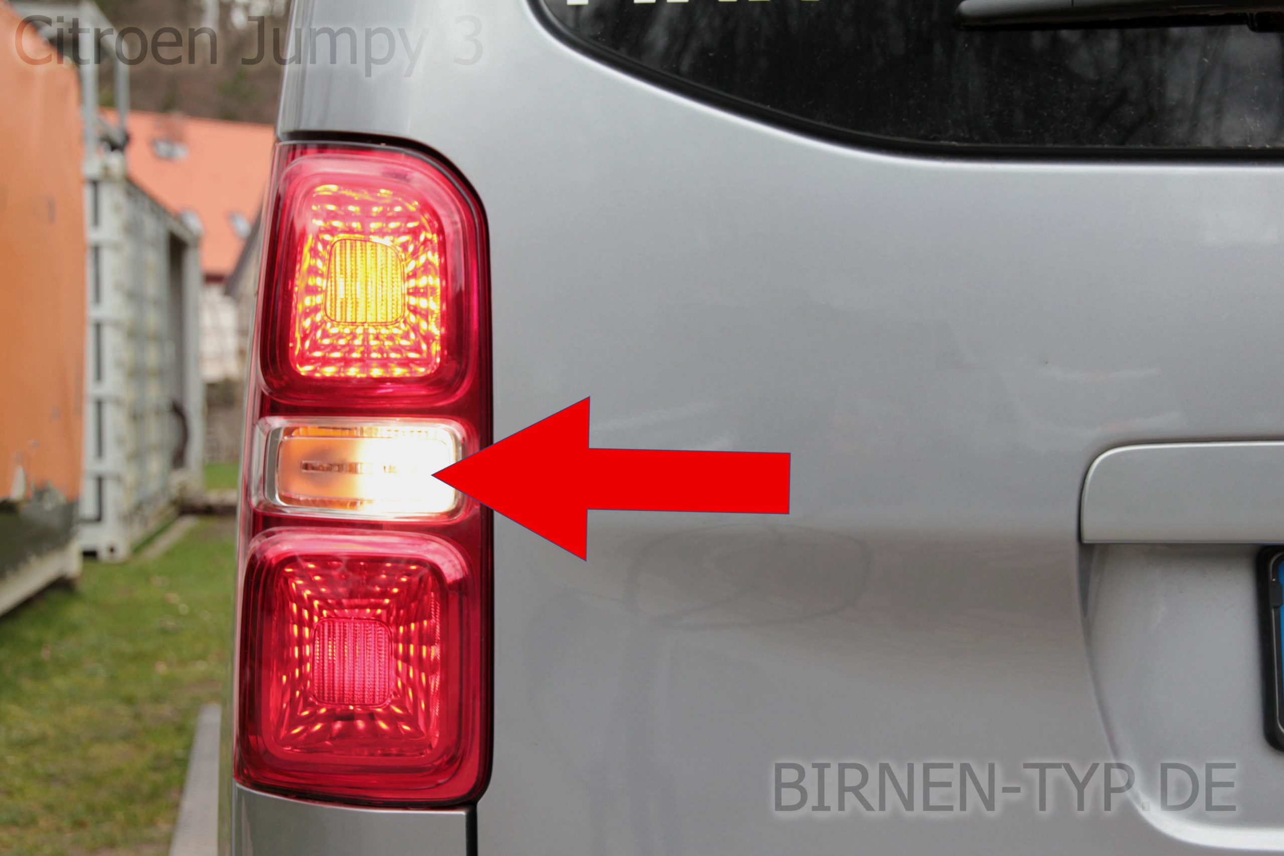 Rückfahr-Scheinwerfer-Birne hinten links oder rechts im Rücklicht des Citroën Jumpy 3 geht nicht Welche ist die korrekte Birne Bild 1 P21W