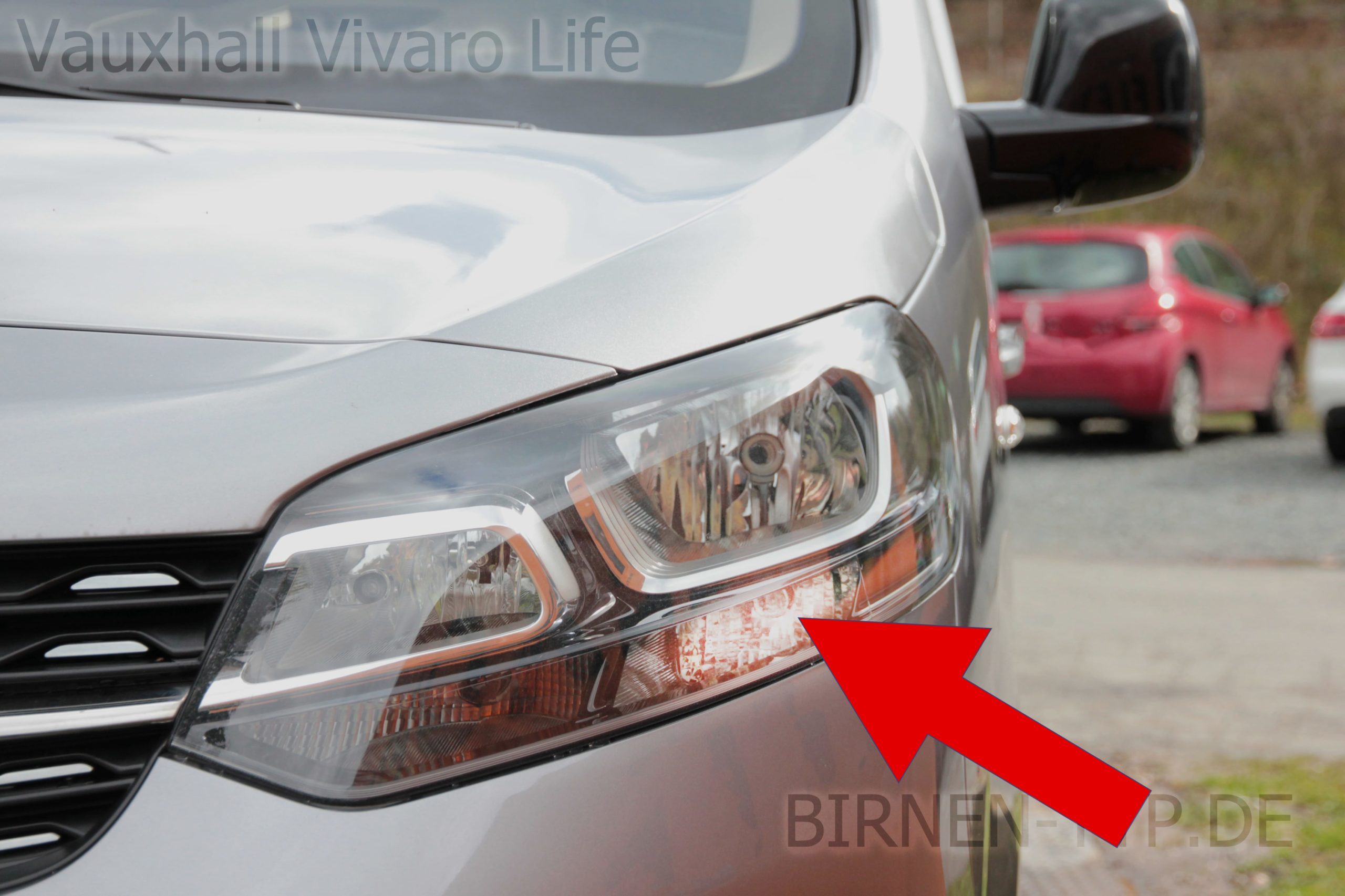 Standlicht-Birne für den einen Halogen-Front-Scheinwerfer des Vauxhall Vivaro Life 1 2019 heute links bzw. rechts ist defekt Die korrekte LED- od. W5W-Birne wechseln 2