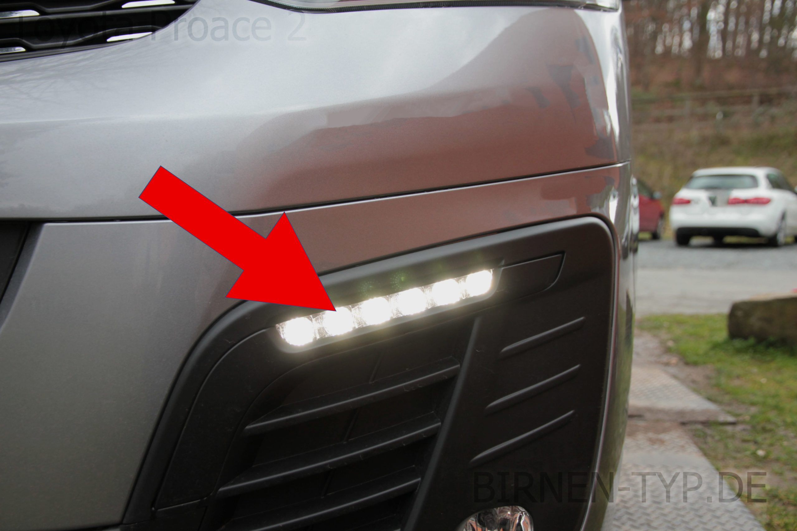 Tagfahrlicht-Birne für den einen Halogen-Front-Scheinwerfer des Toyota Proace 2 2016 heute links bzw. rechts ist defekt Die korrekte LED od. W21W-Birne kaufen