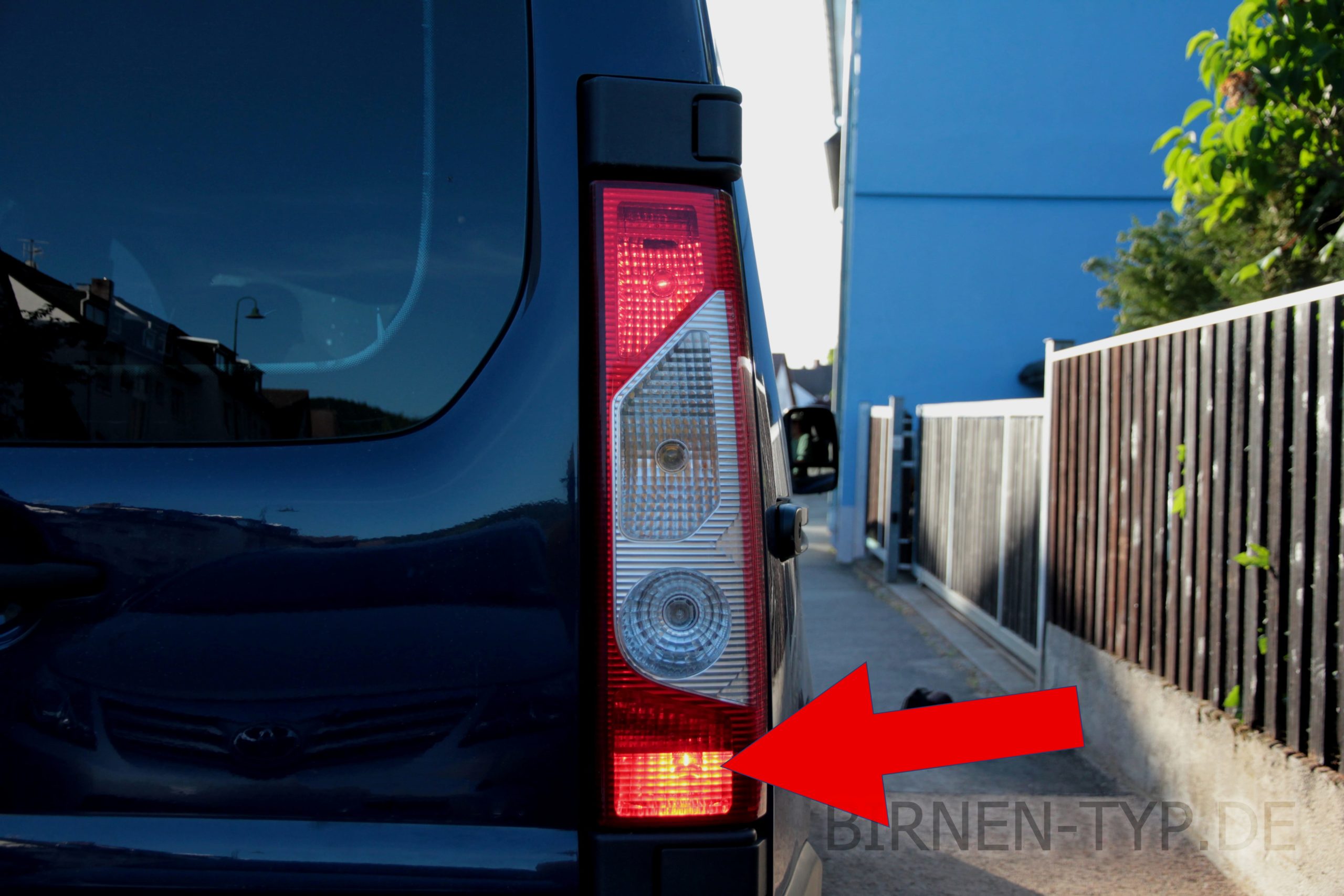 Nebelschlussleuchten-Birne hinten links oder rechts im Rücklicht des Fiat Scudo 2 geht nicht Welche ist die korrekte Birne Bild 1 P21W