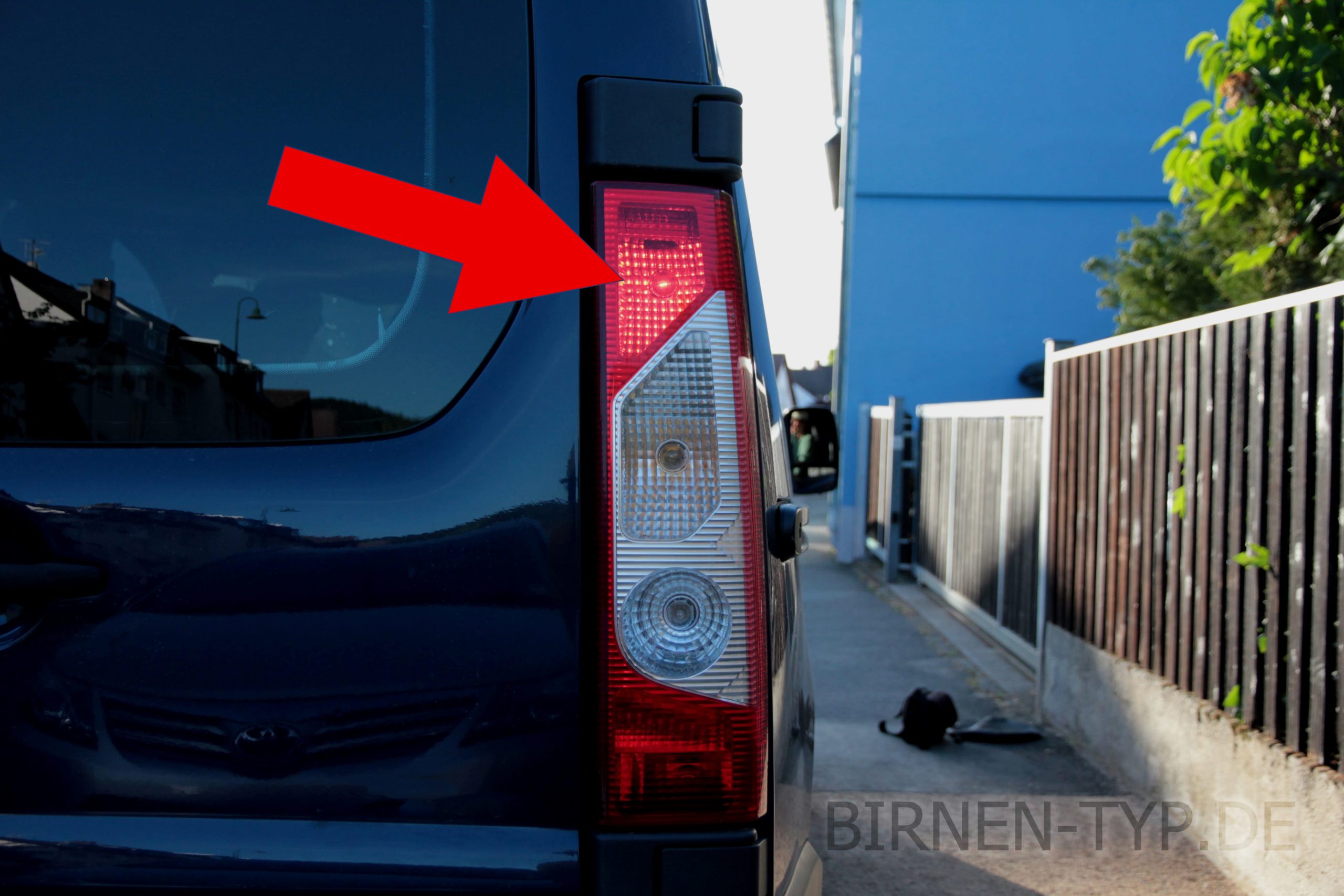 Rücklicht-Birne hinten links oder rechts im Rückleuchte des Fiat Scudo 2 geht nicht Das ist die korrekte Birne P21:5W Wackelkontakt